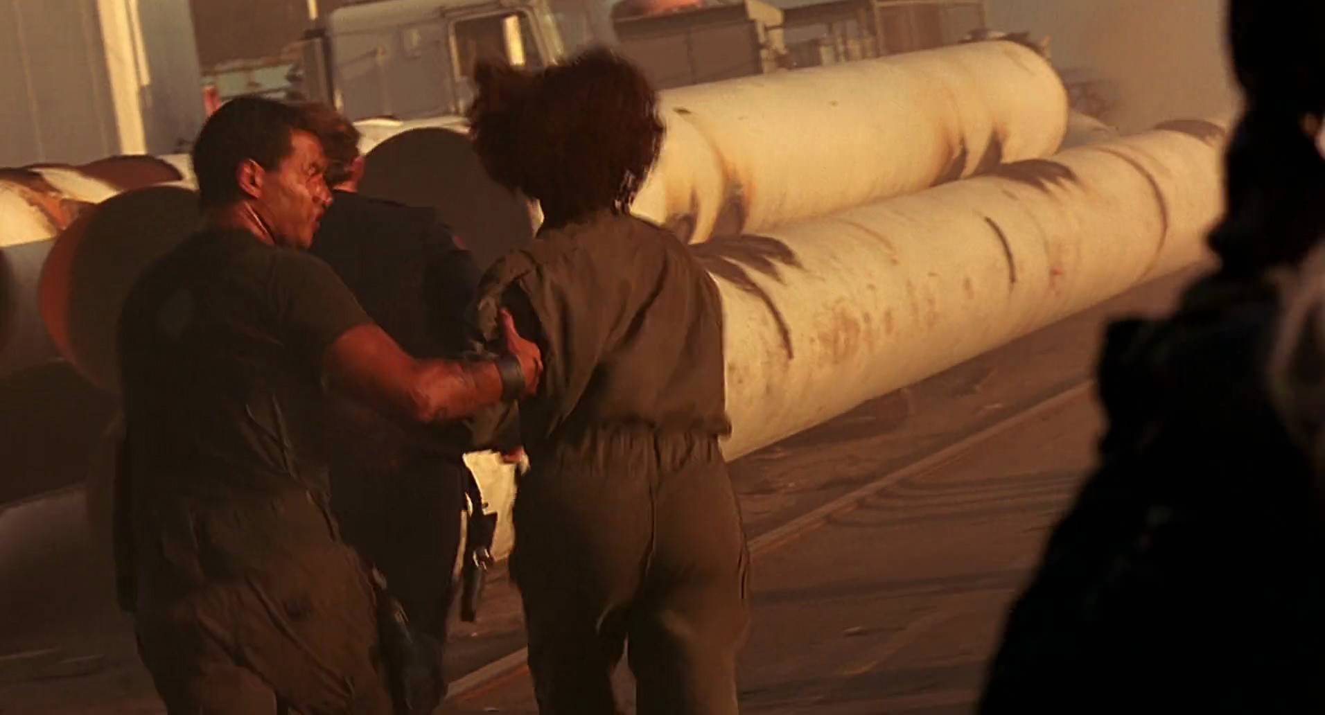 Barb Wire (1996) screencap 10005
