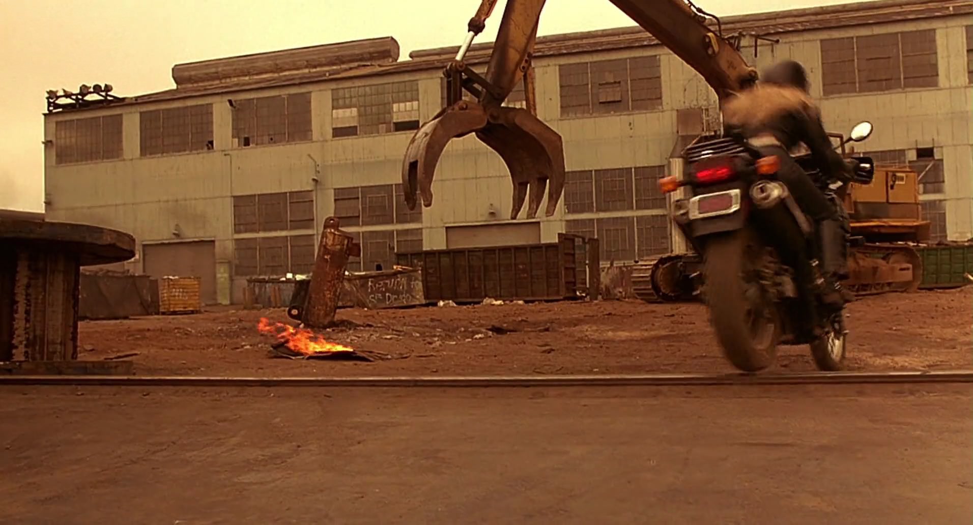 Barb Wire (1996) screencap 10014