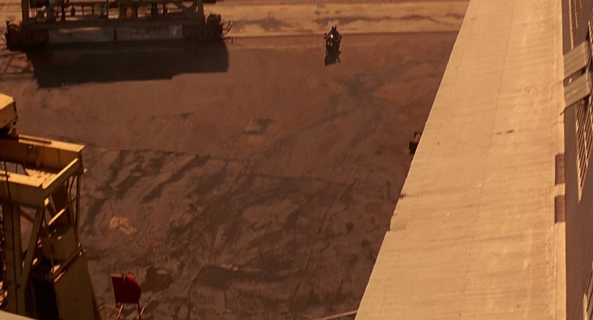 Barb Wire (1996) screencap 10020