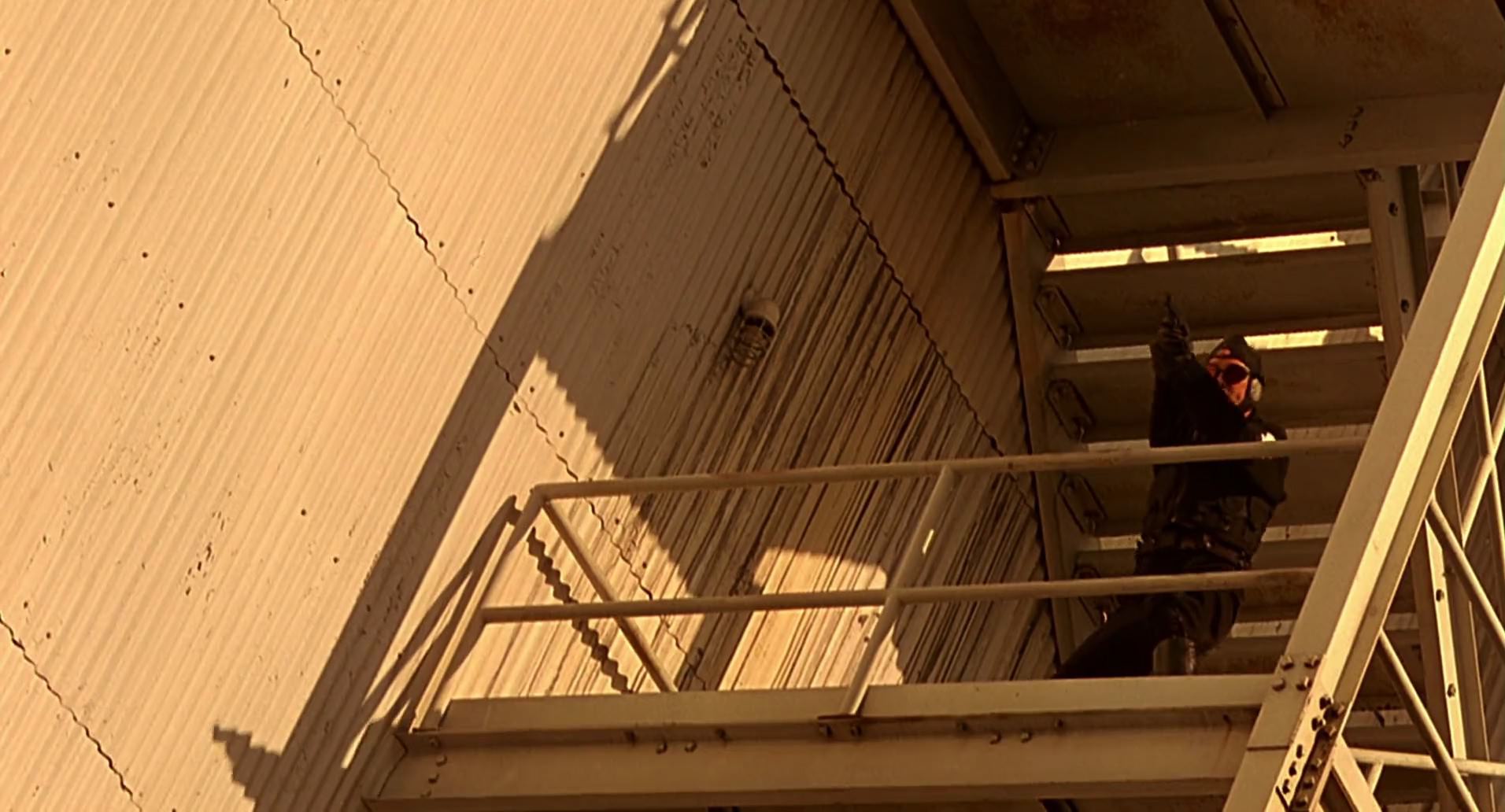 Barb Wire (1996) screencap 10023