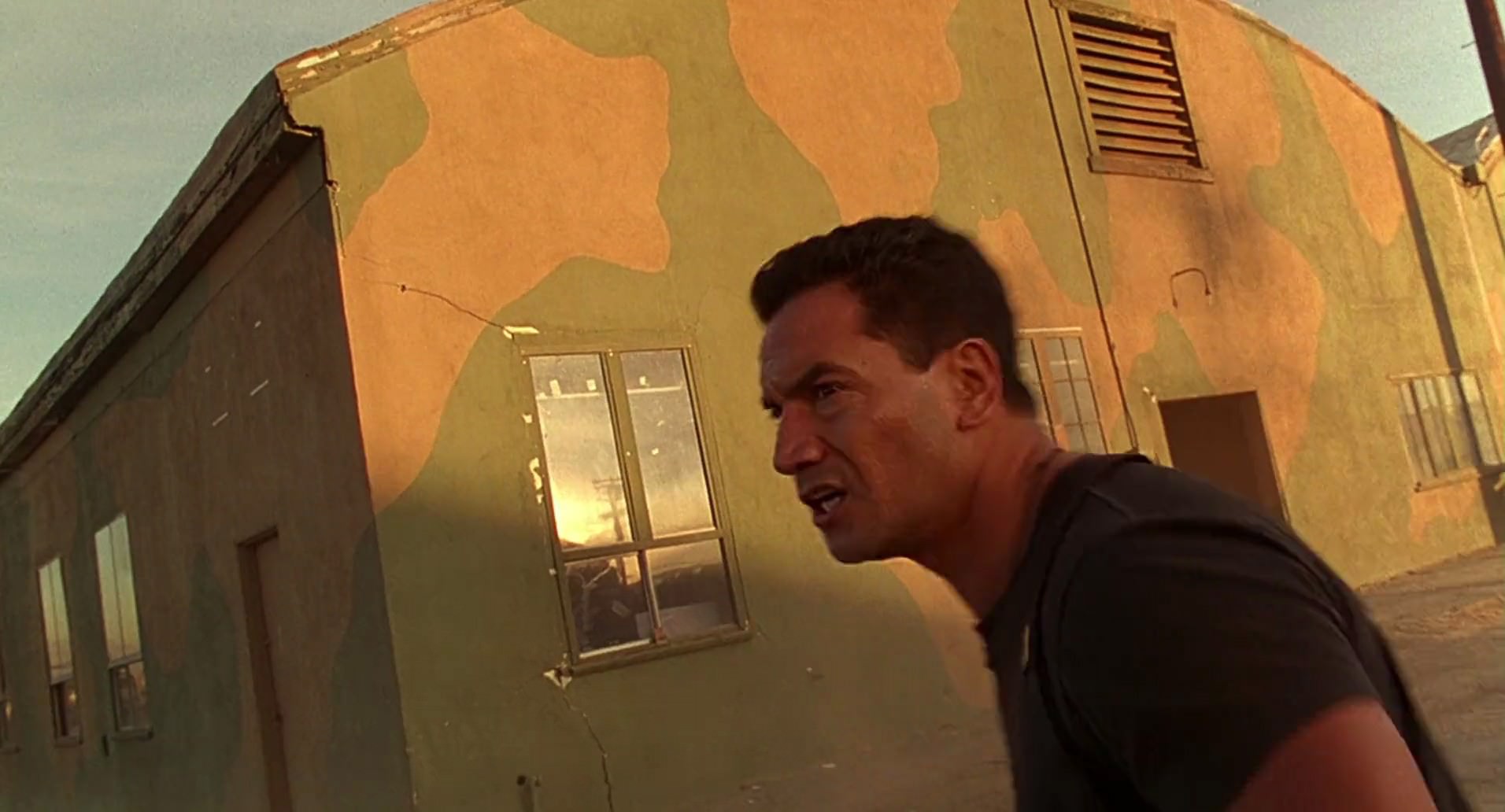 Barb Wire (1996) screencap 10032