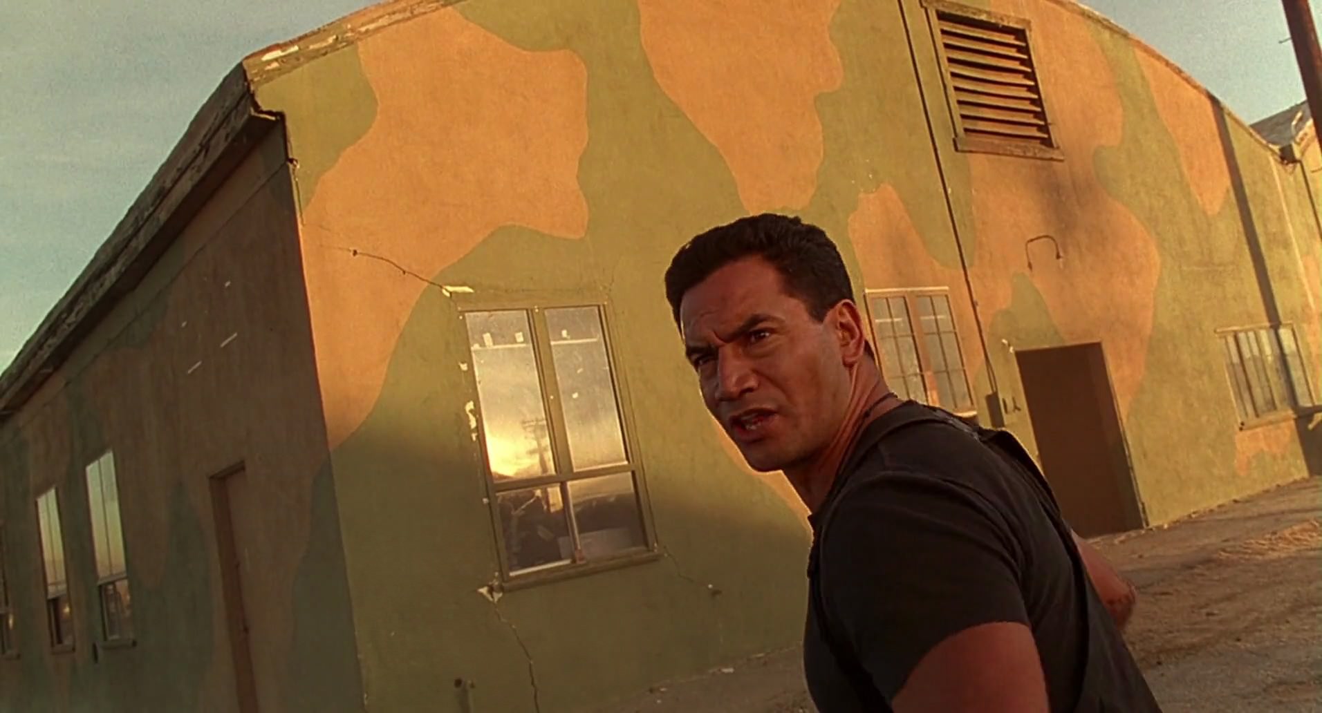 Barb Wire (1996) screencap 10035