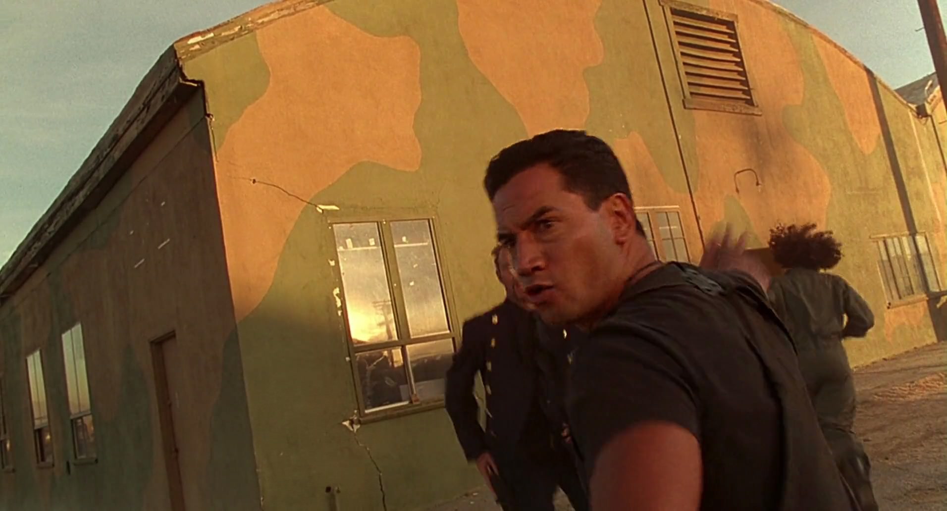 Barb Wire (1996) screencap 10038