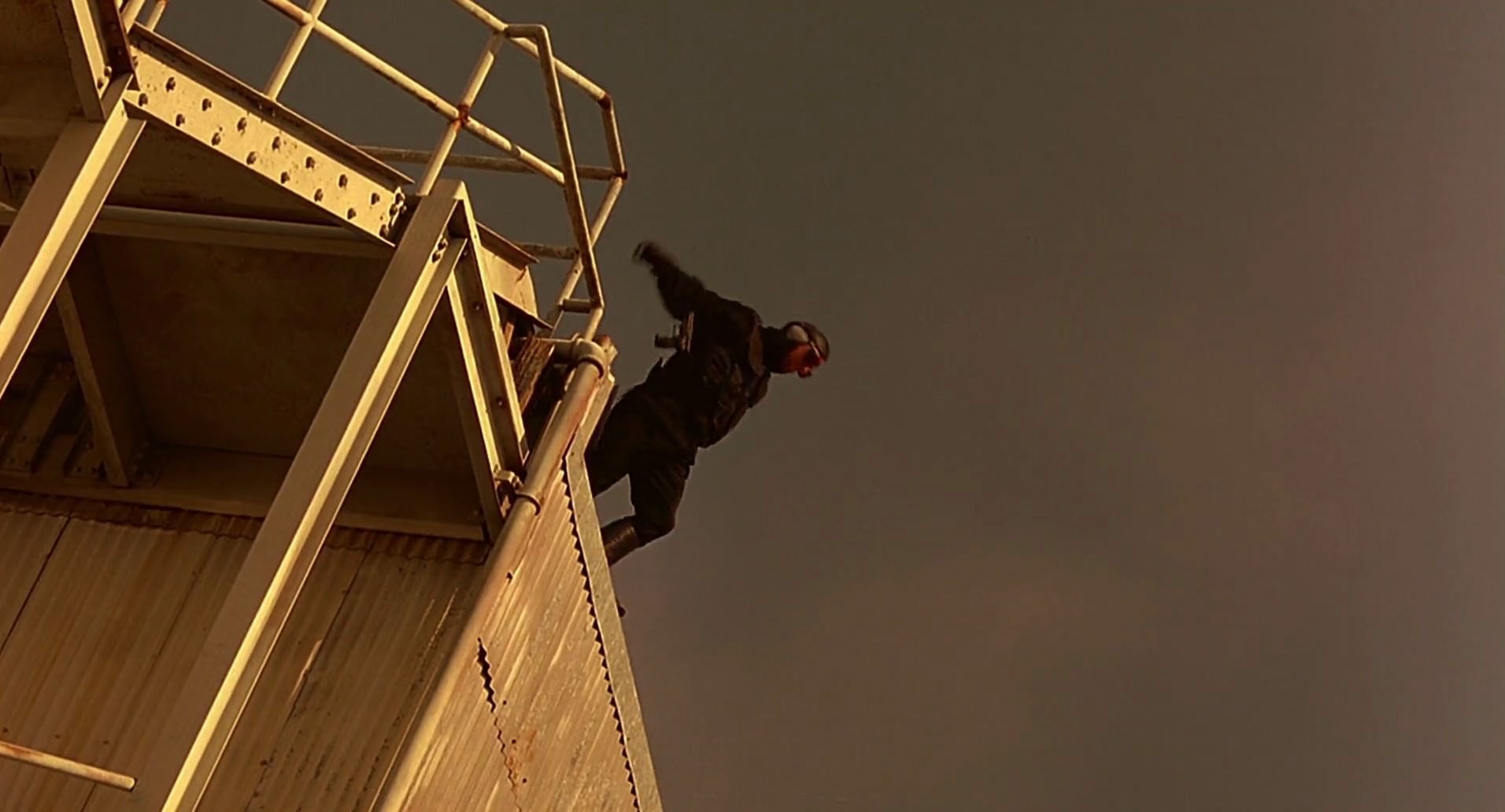 Barb Wire (1996) screencap 10050