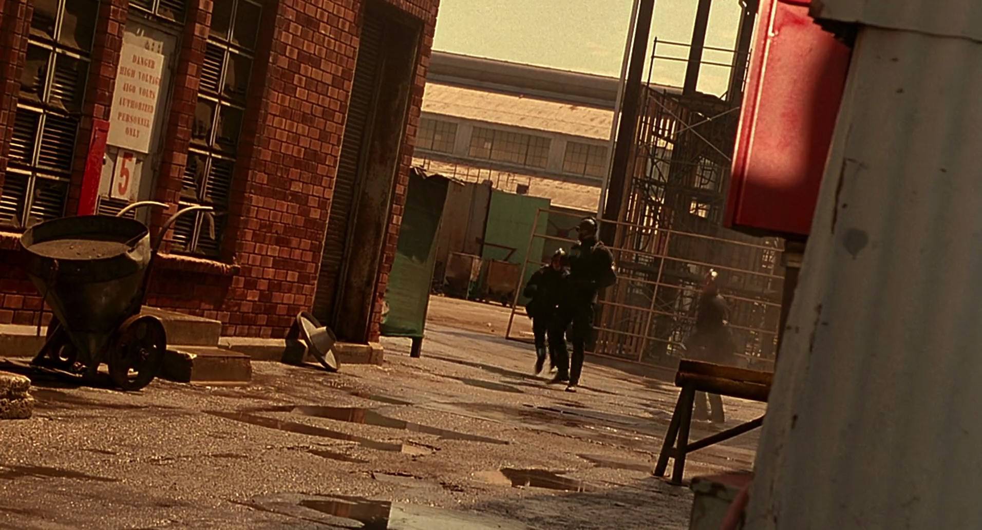 Barb Wire (1996) HD screenshot 10070