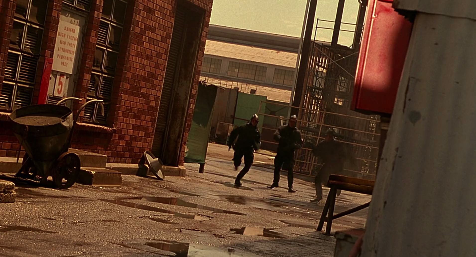 Barb Wire (1996) HD screenshot 10073