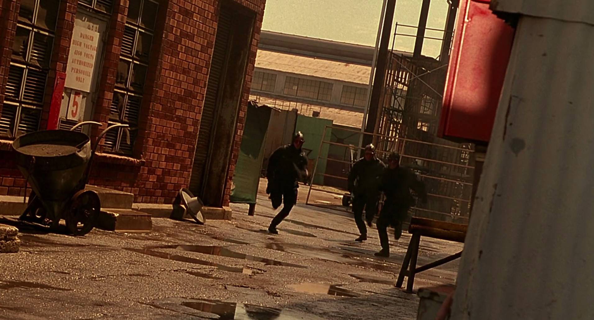 Barb Wire (1996) screencap 10074