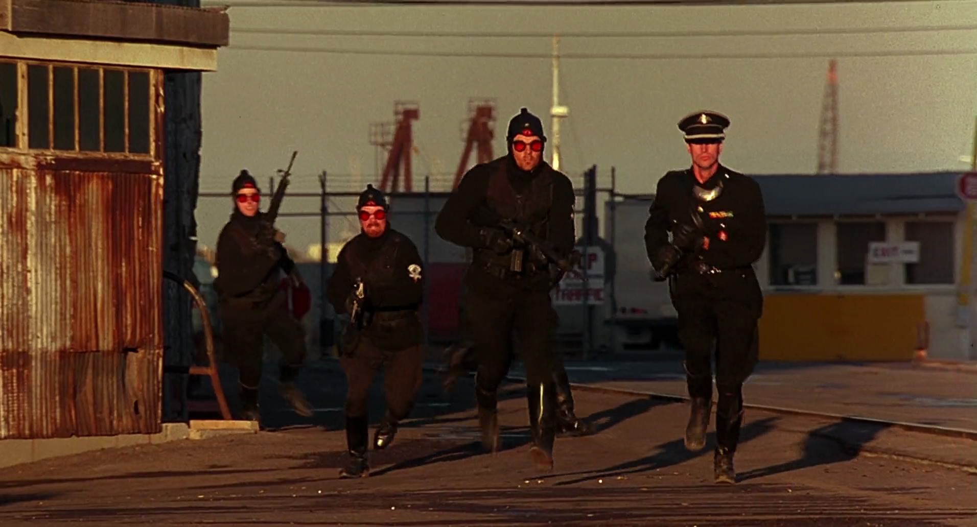 Barb Wire (1996) screencap 10095