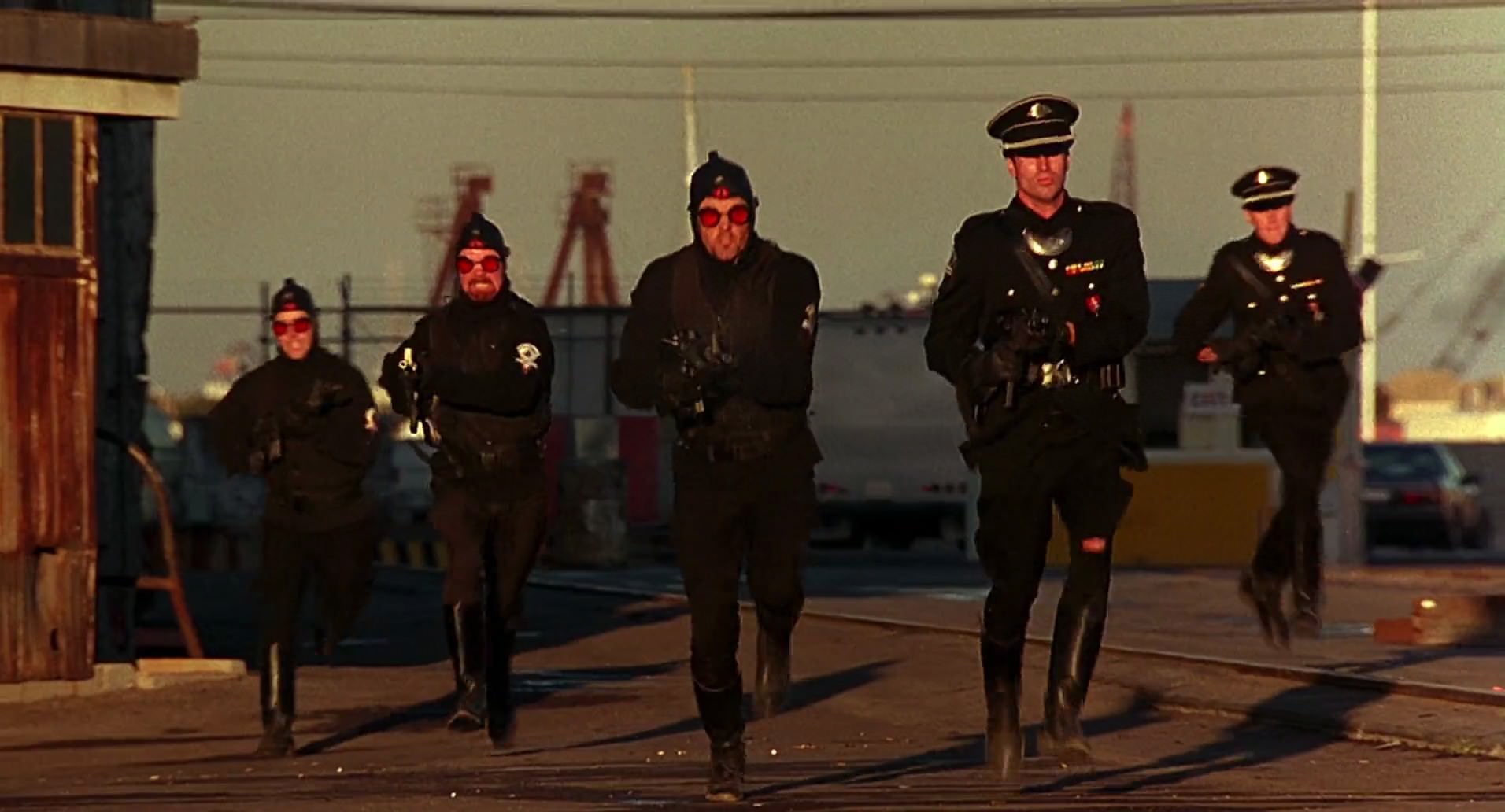 Barb Wire (1996) screencap 10101
