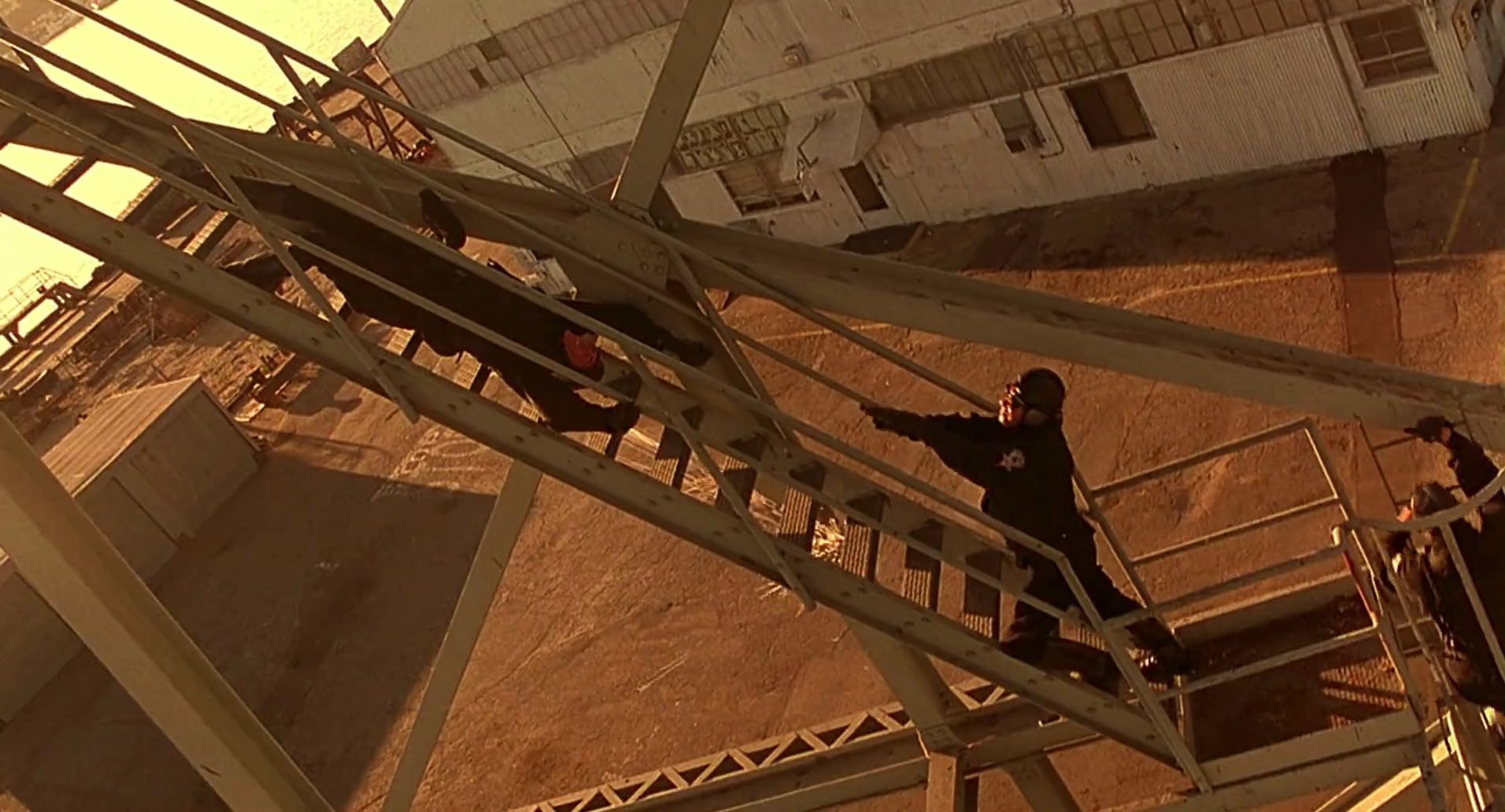 Barb Wire (1996) screencap 10137