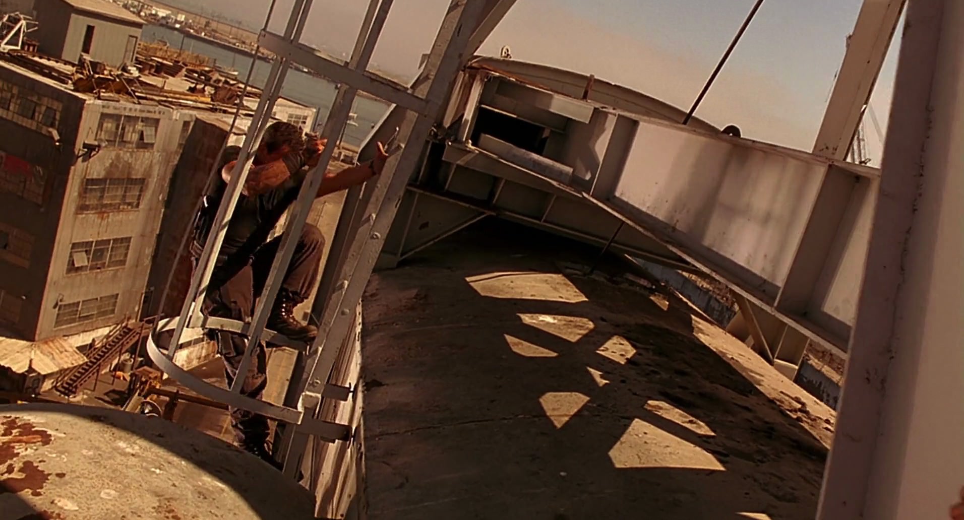 Barb Wire (1996) screencap 10182