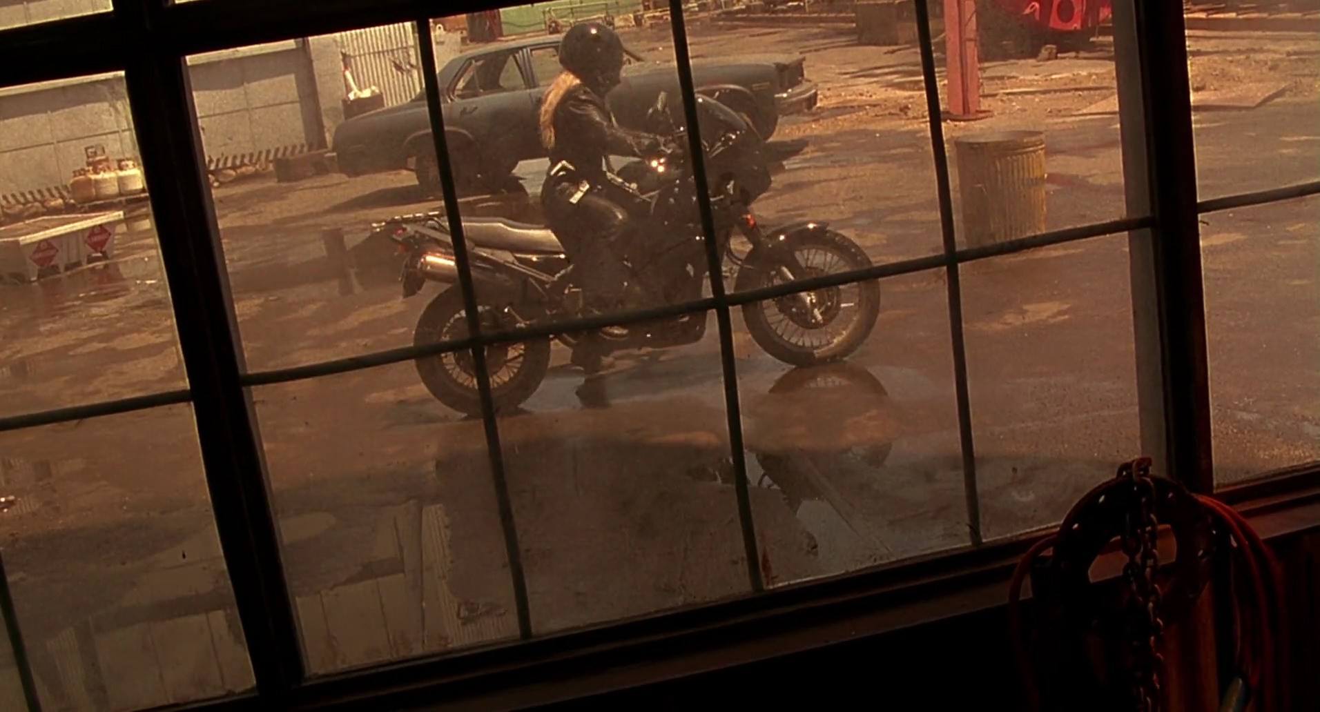 Barb Wire (1996) screencap 10194