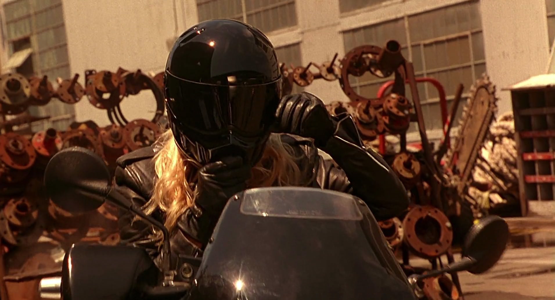 Barb Wire (1996) screencap 10197