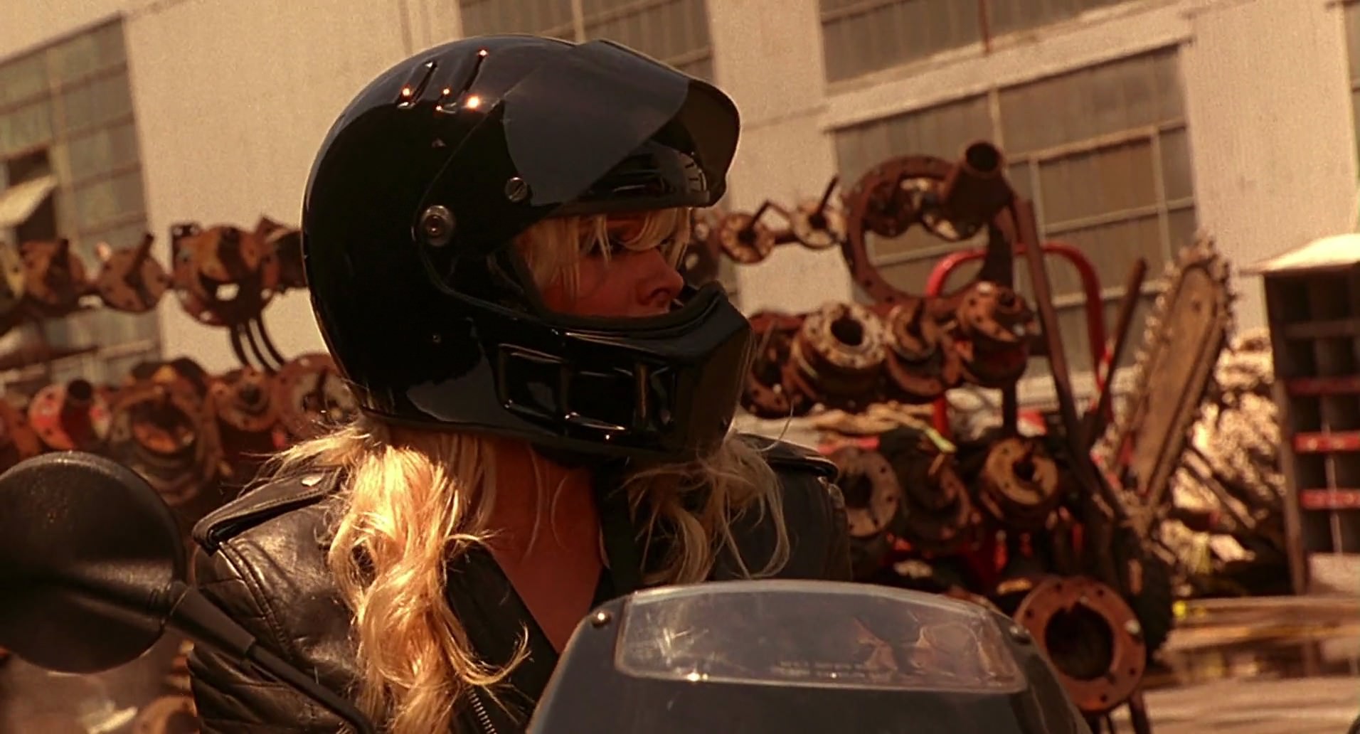 Barb Wire (1996) screencap 10200