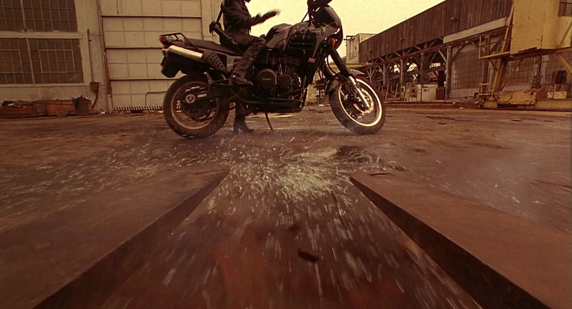 Barb Wire (1996) HD screenshot 10211