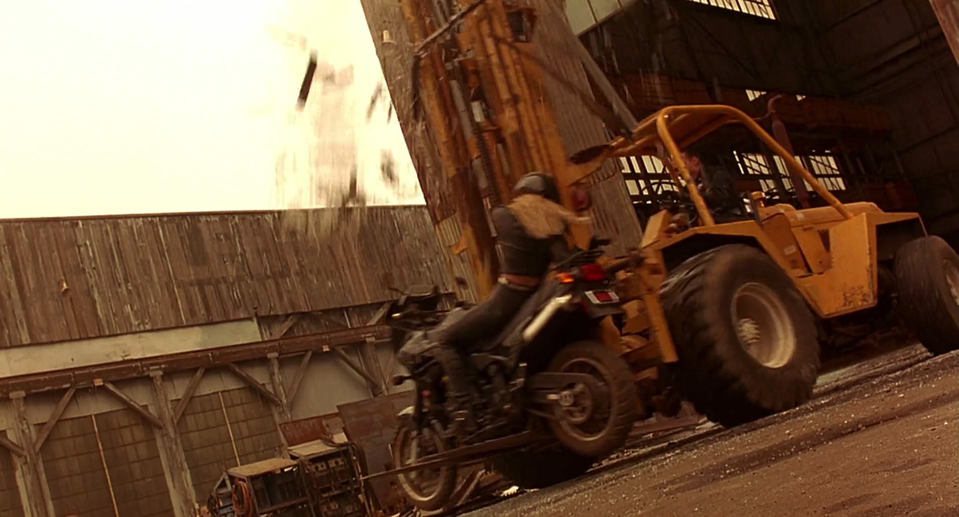 Barb Wire (1996) screencap 10218