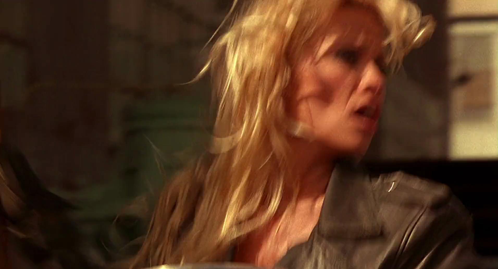 Barb Wire (1996) screencap 10233