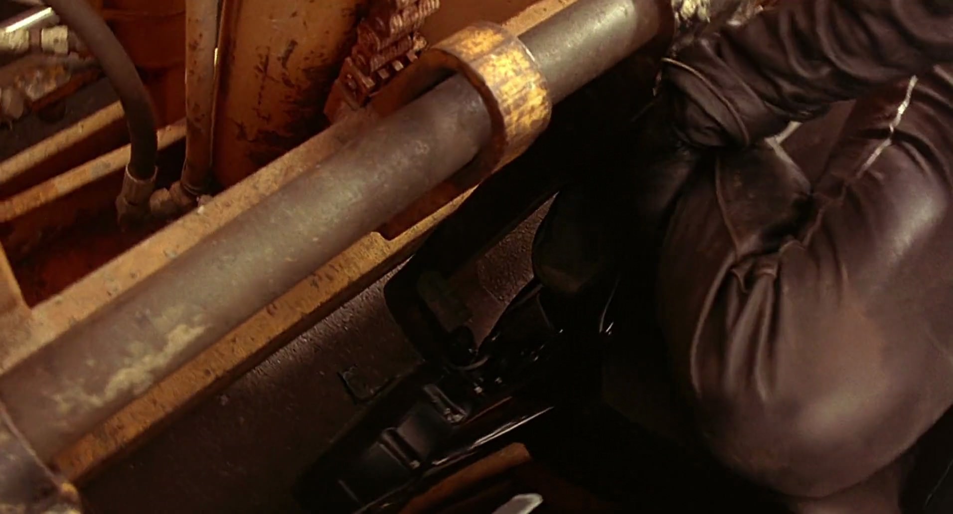 Barb Wire (1996) screencap 10236