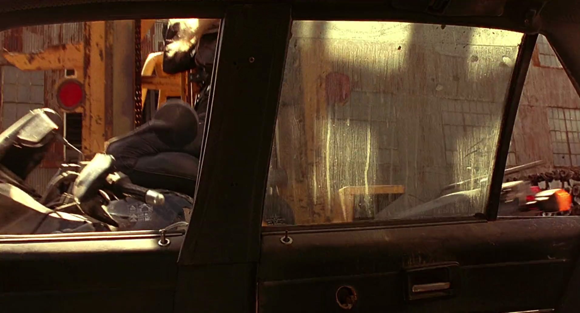 Barb Wire (1996) screencap 10263