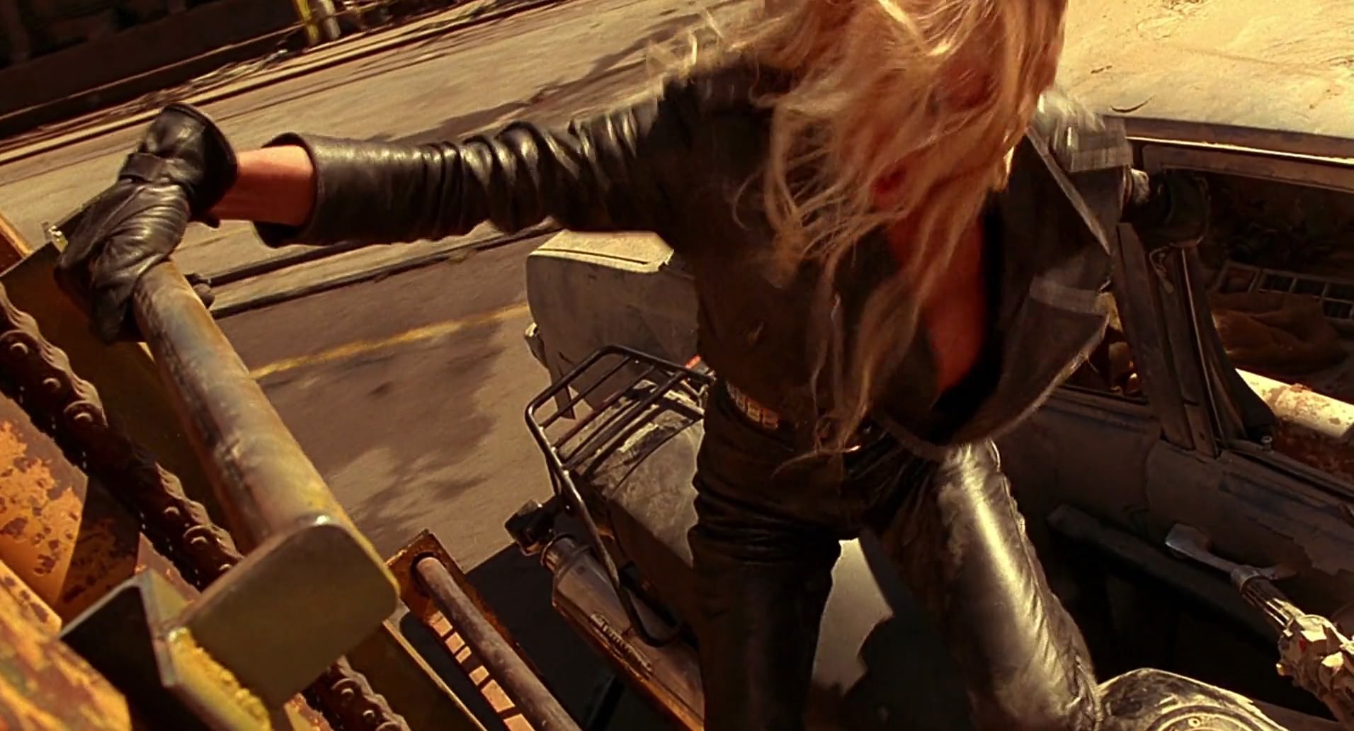 Barb Wire (1996) screencap 10272