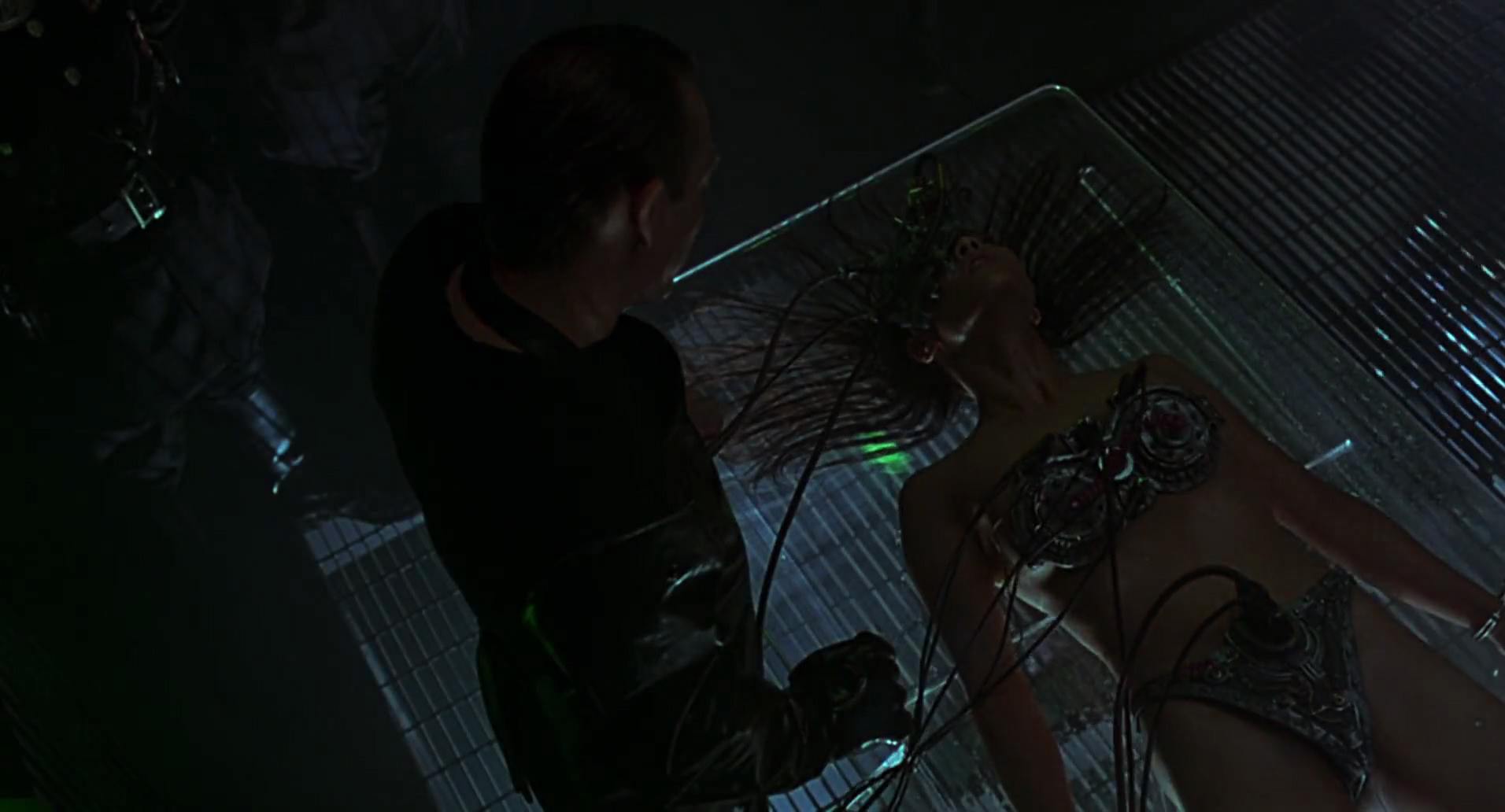 Barb Wire (1996) screencap 1029