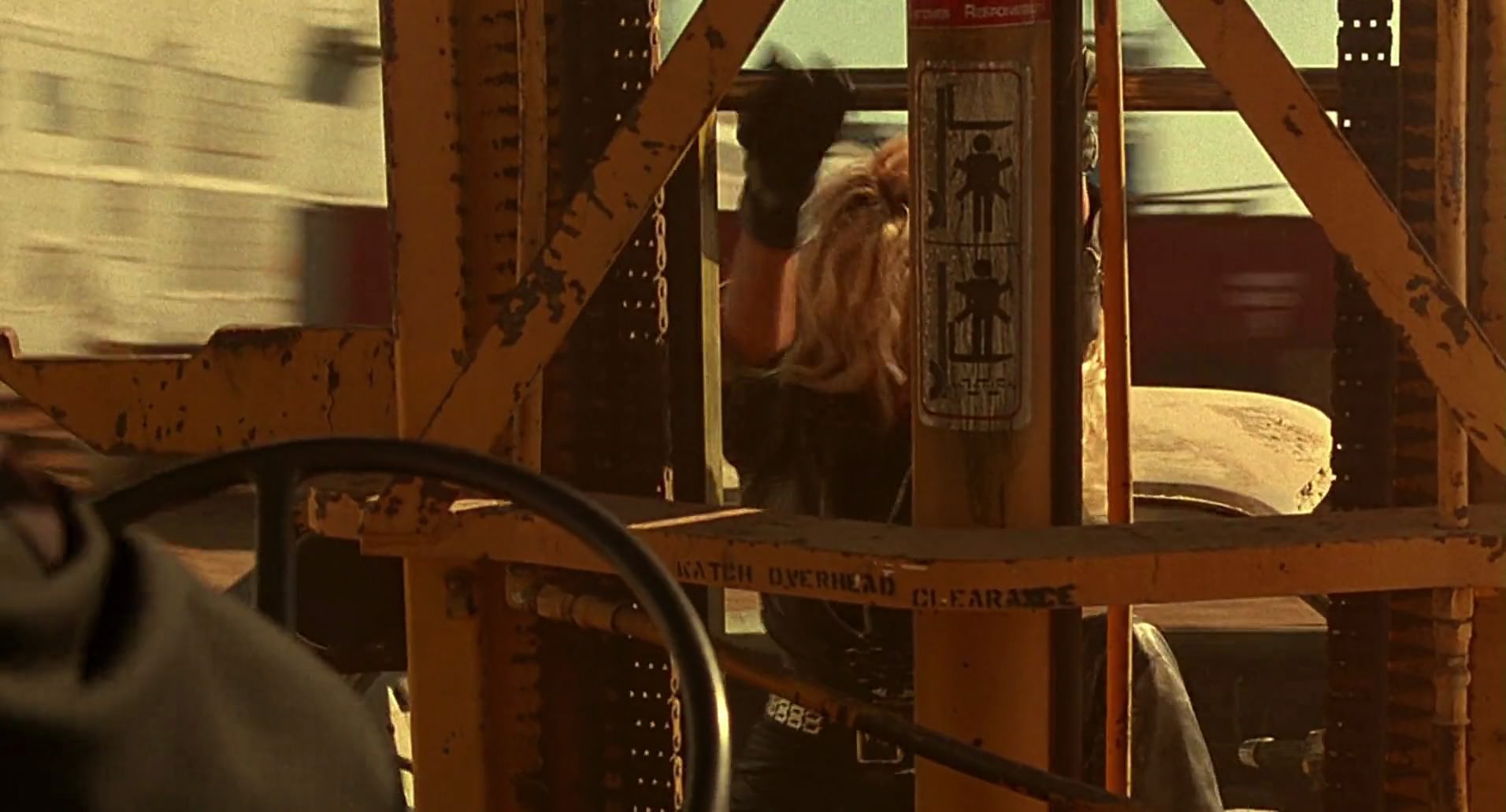 Barb Wire (1996) screencap 10299