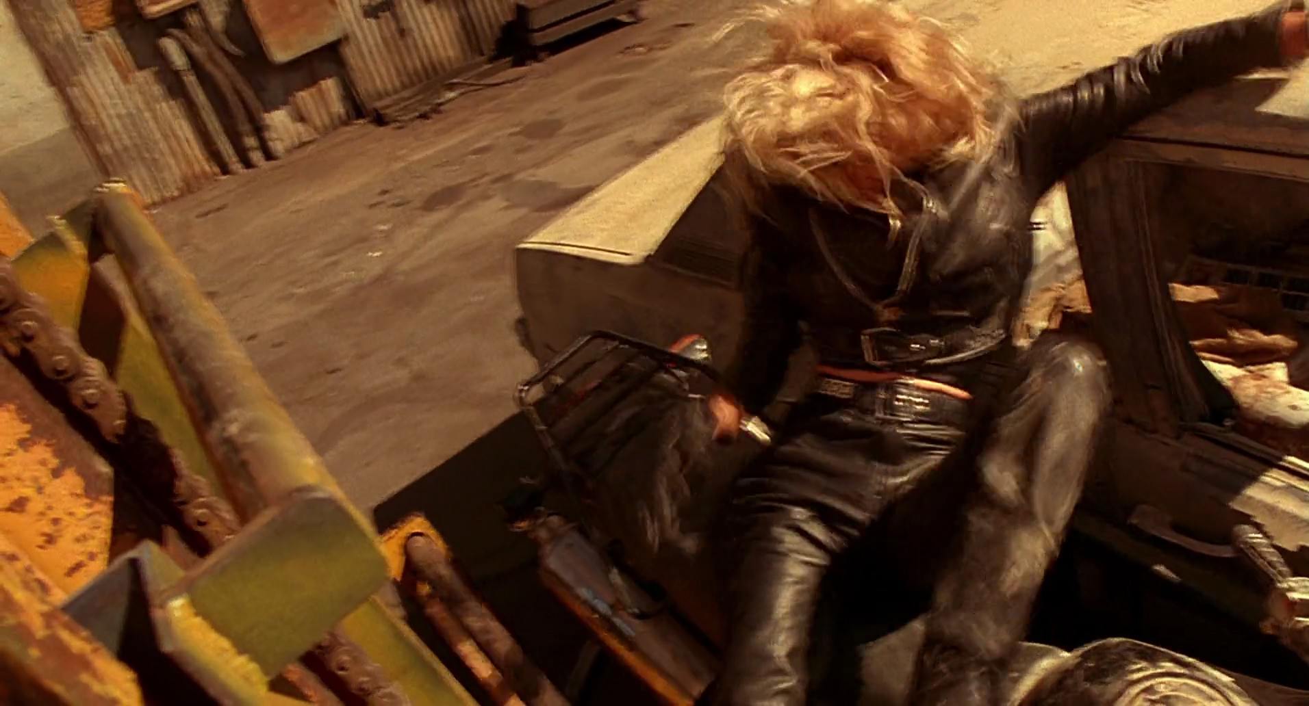 Barb Wire (1996) screencap 10371