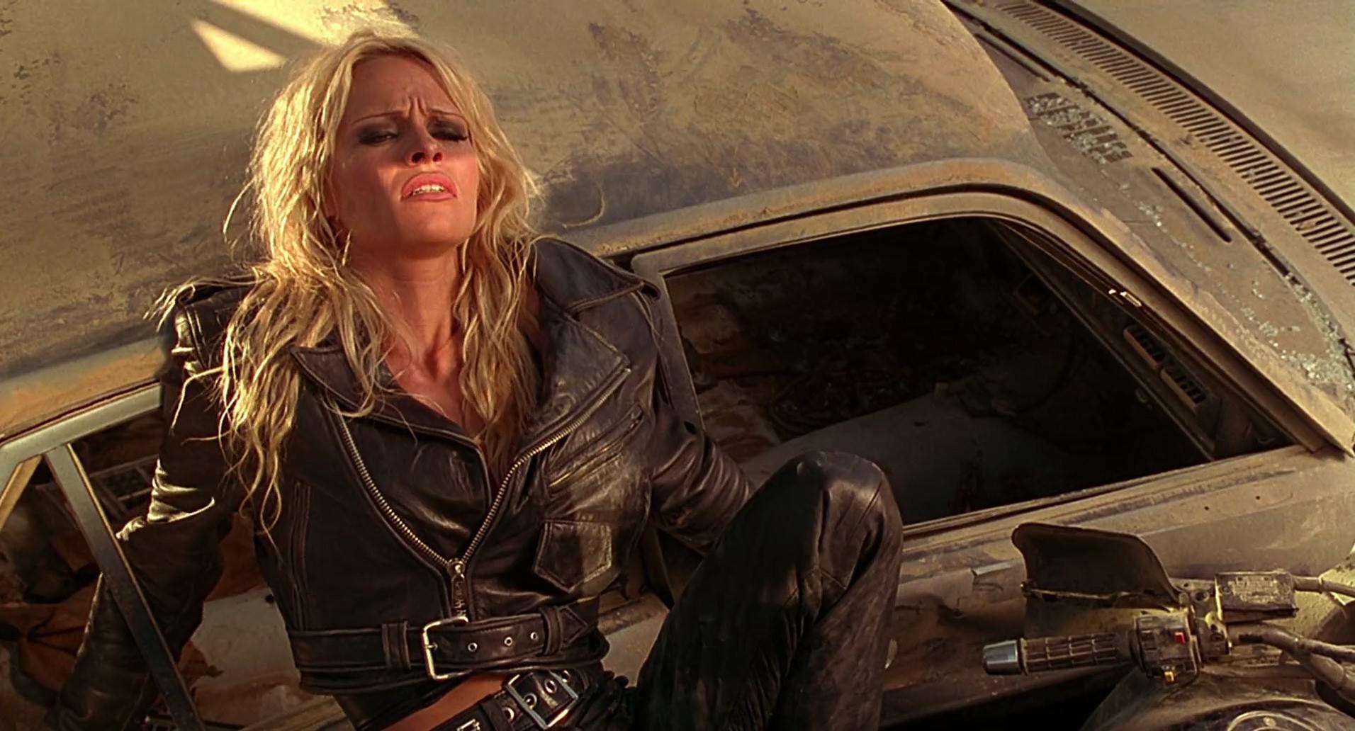 Barb Wire (1996) screencap 10458