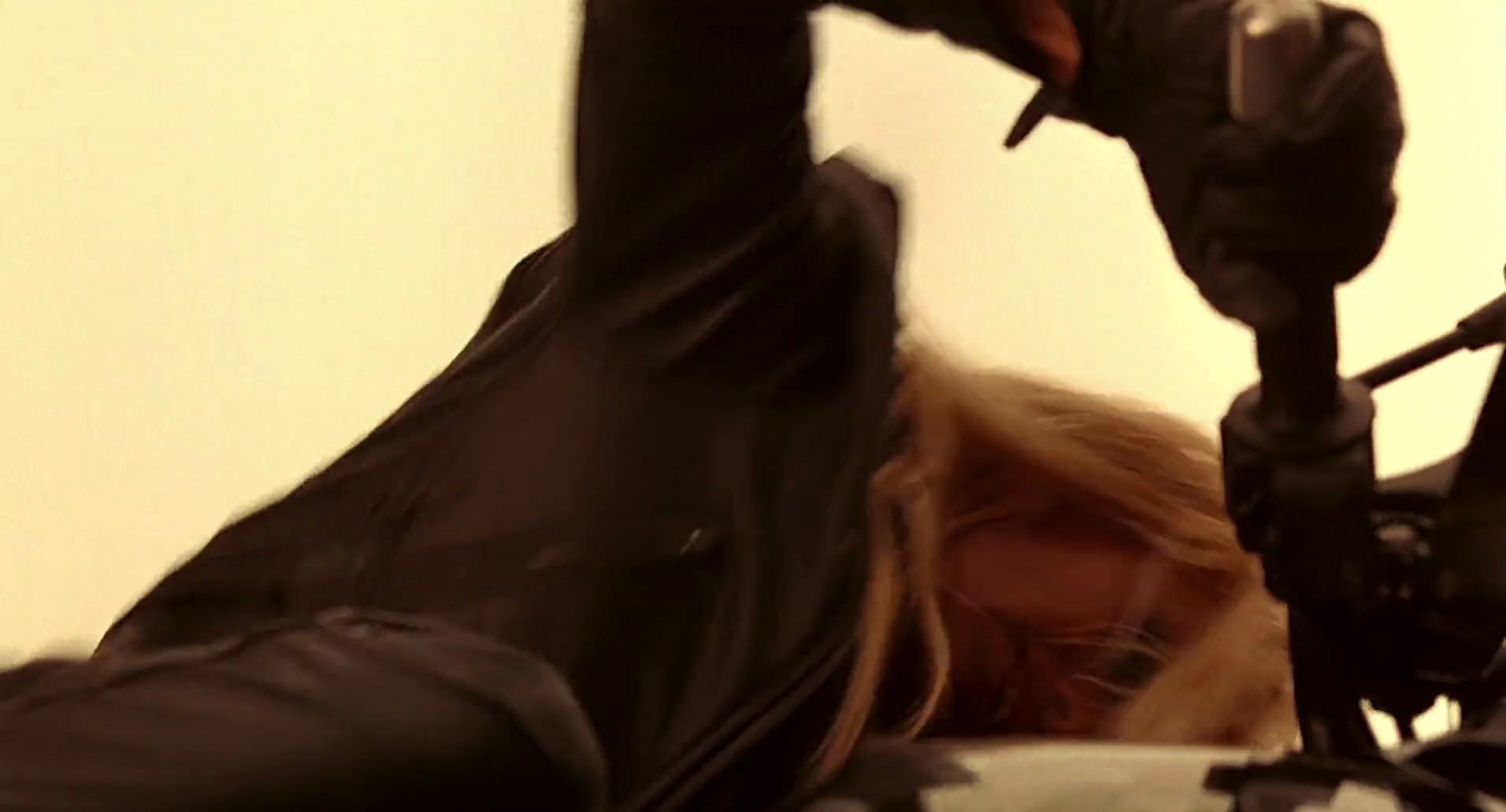 Barb Wire (1996) screencap 10506