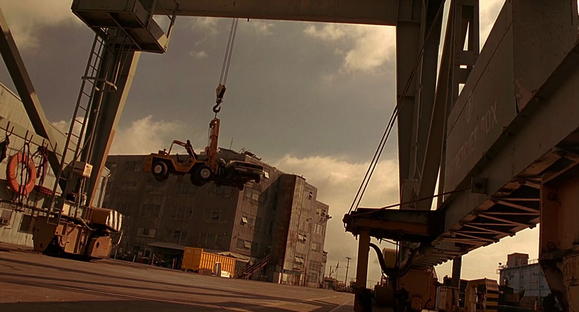 Barb Wire (1996) screencap 10518