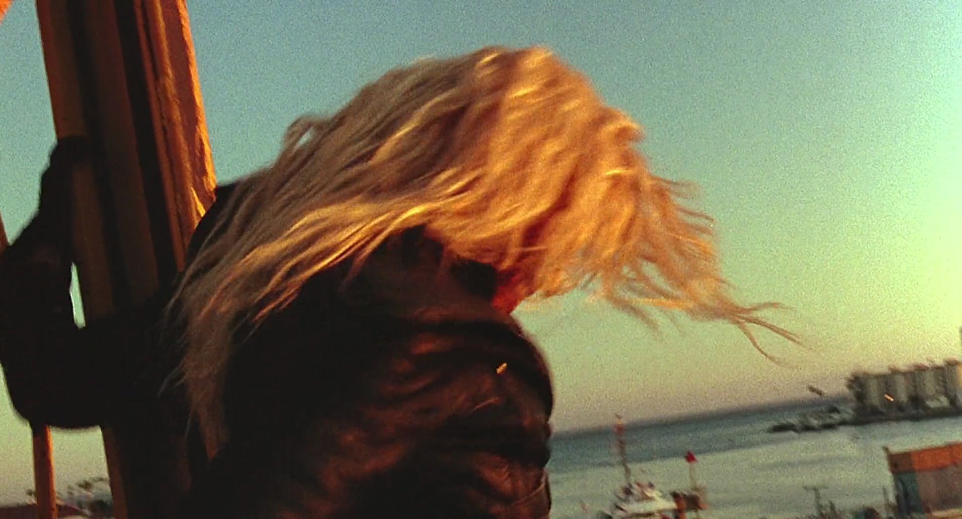 Barb Wire (1996) screencap 10530