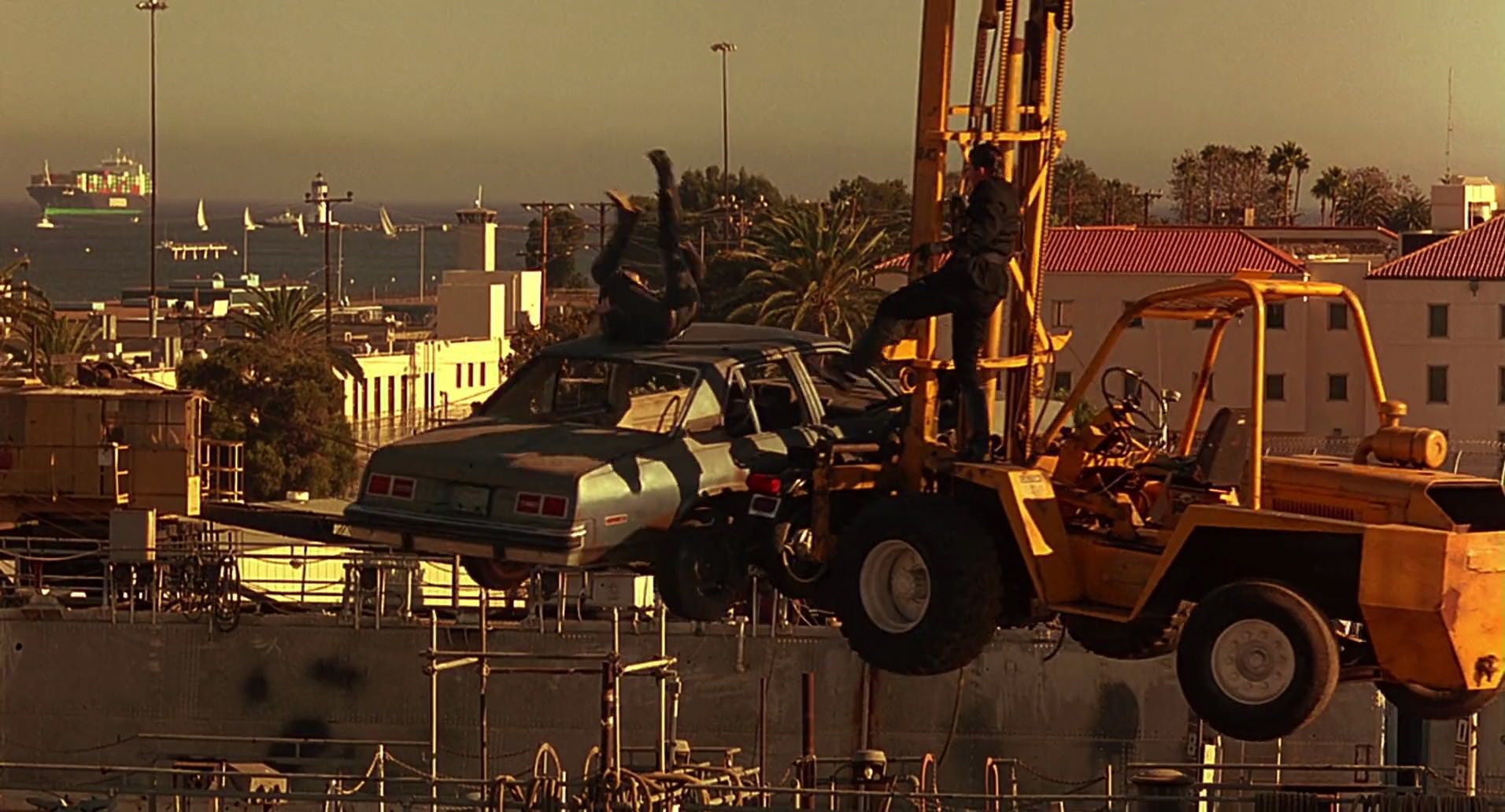 Barb Wire (1996) screencap 10539