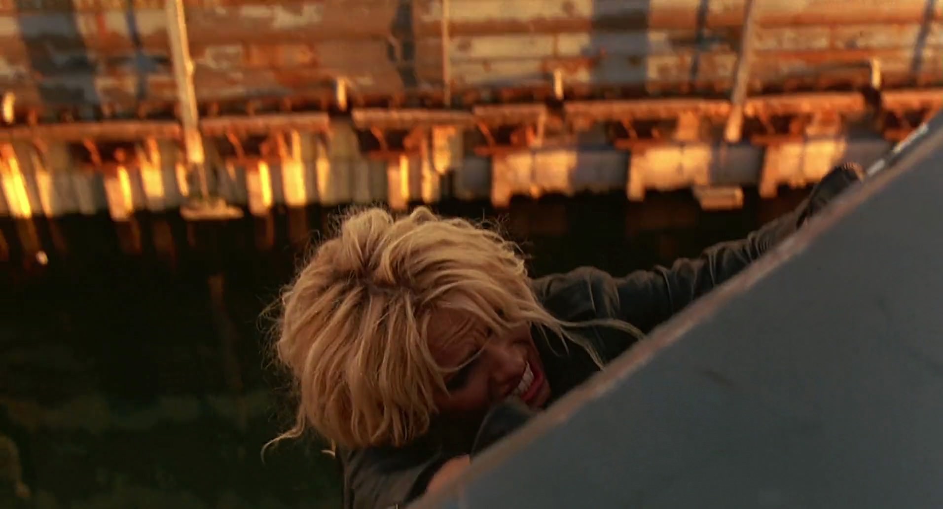 Barb Wire (1996) screencap 10548
