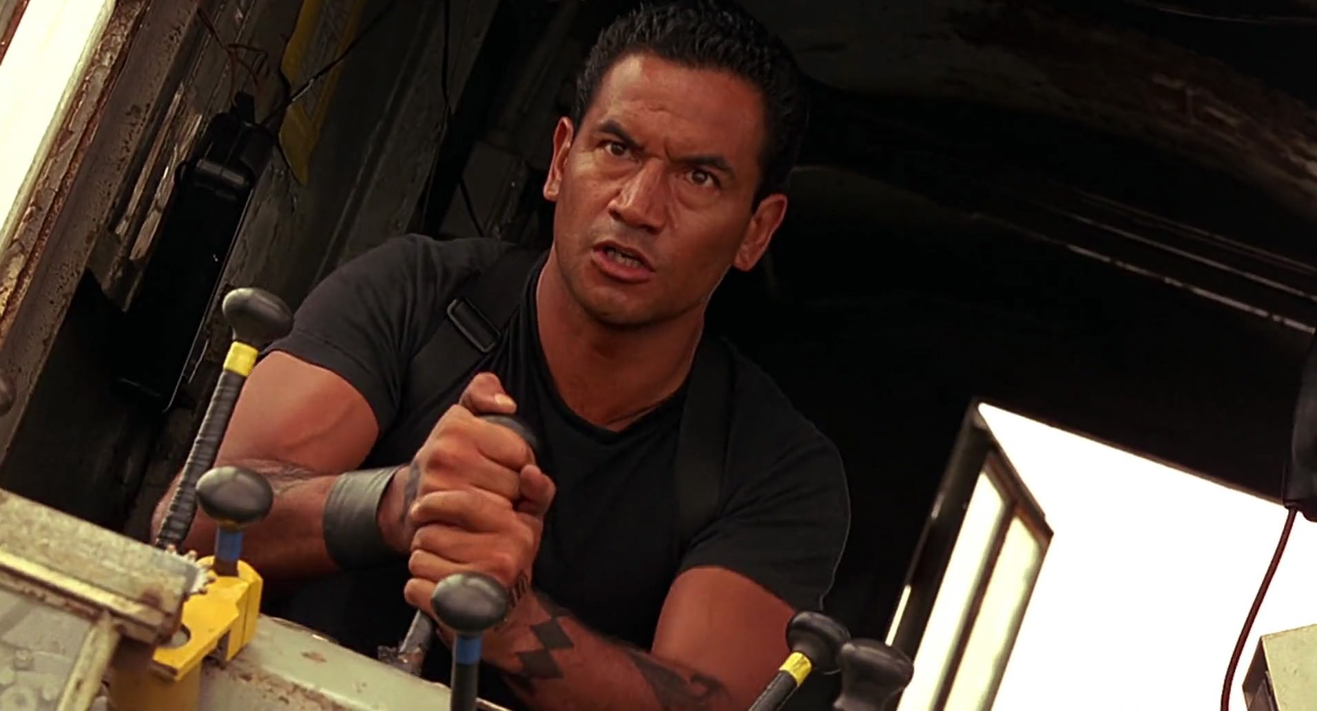 Barb Wire (1996) screencap 10566