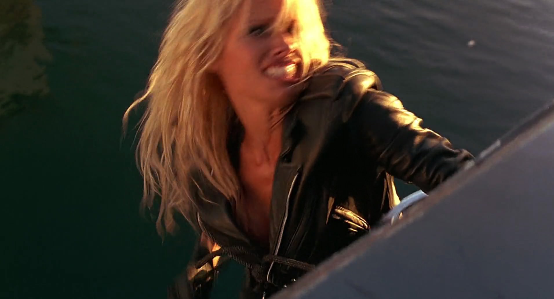 Barb Wire (1996) HD screenshot 10583