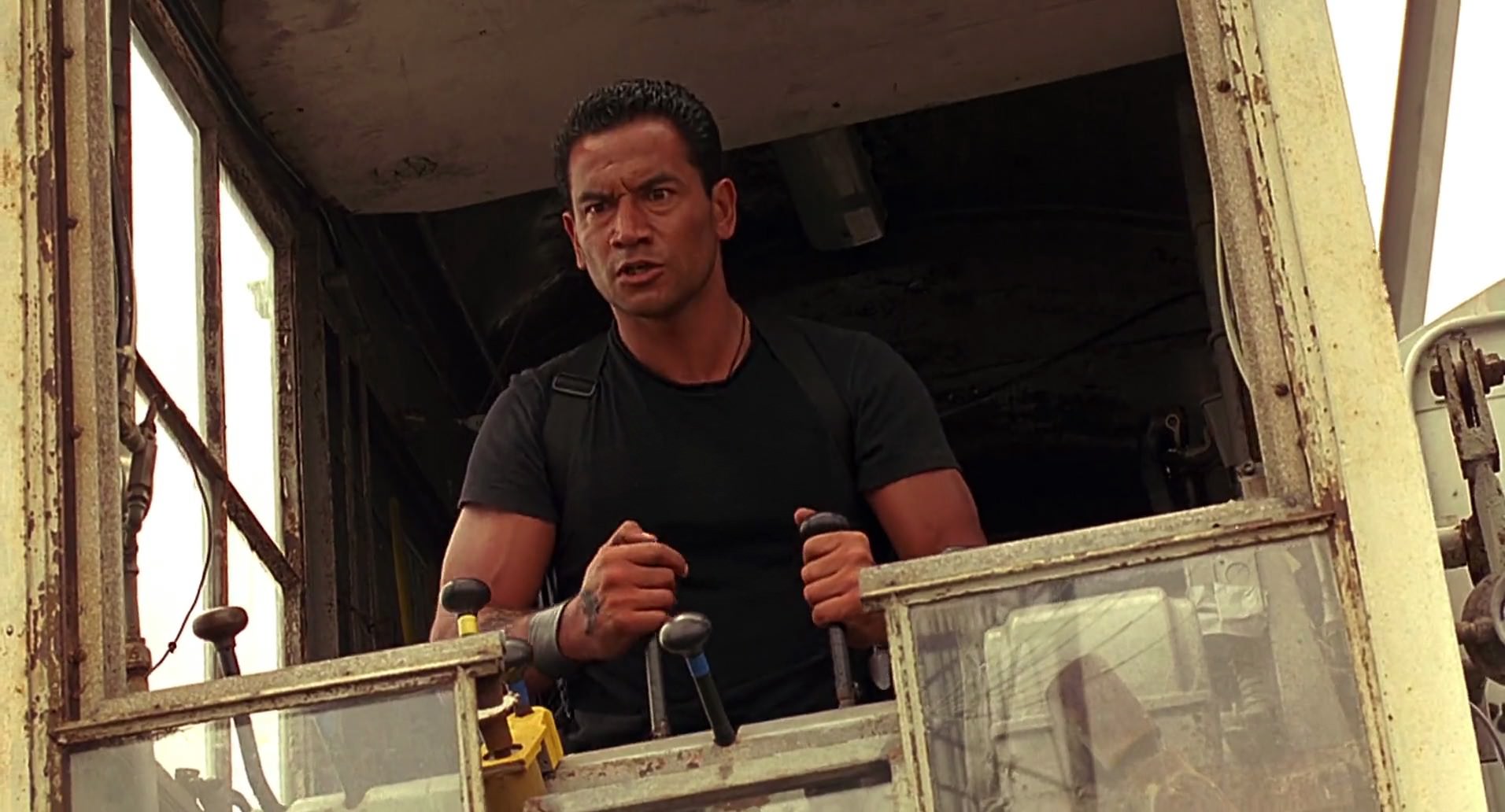 Barb Wire (1996) HD screenshot 10589