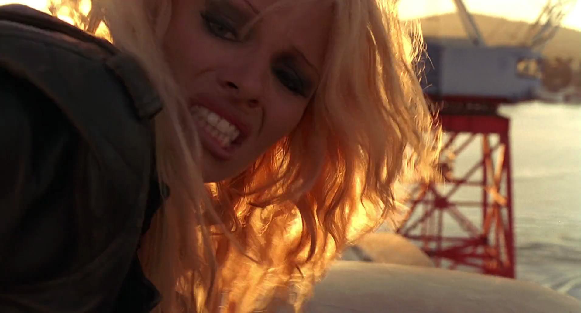 Barb Wire (1996) screencap 10593
