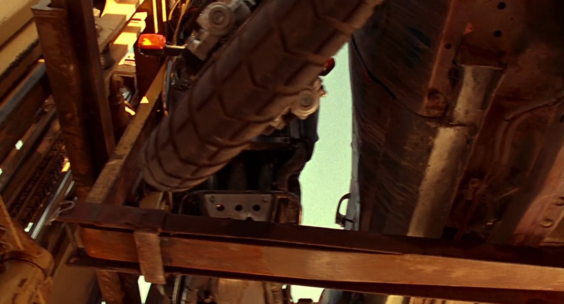 Barb Wire (1996) screencap 10620