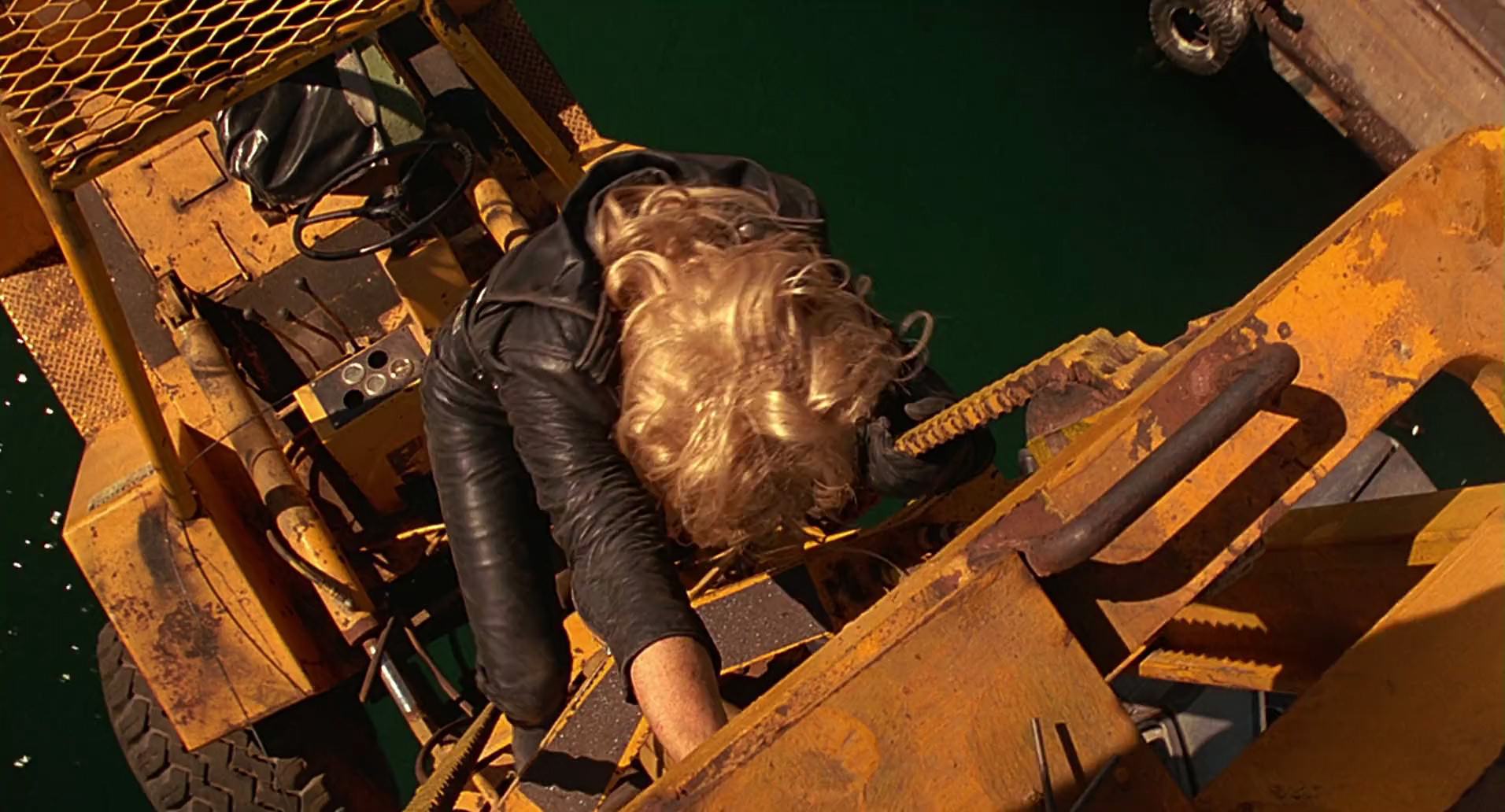 Barb Wire (1996) screencap 10632