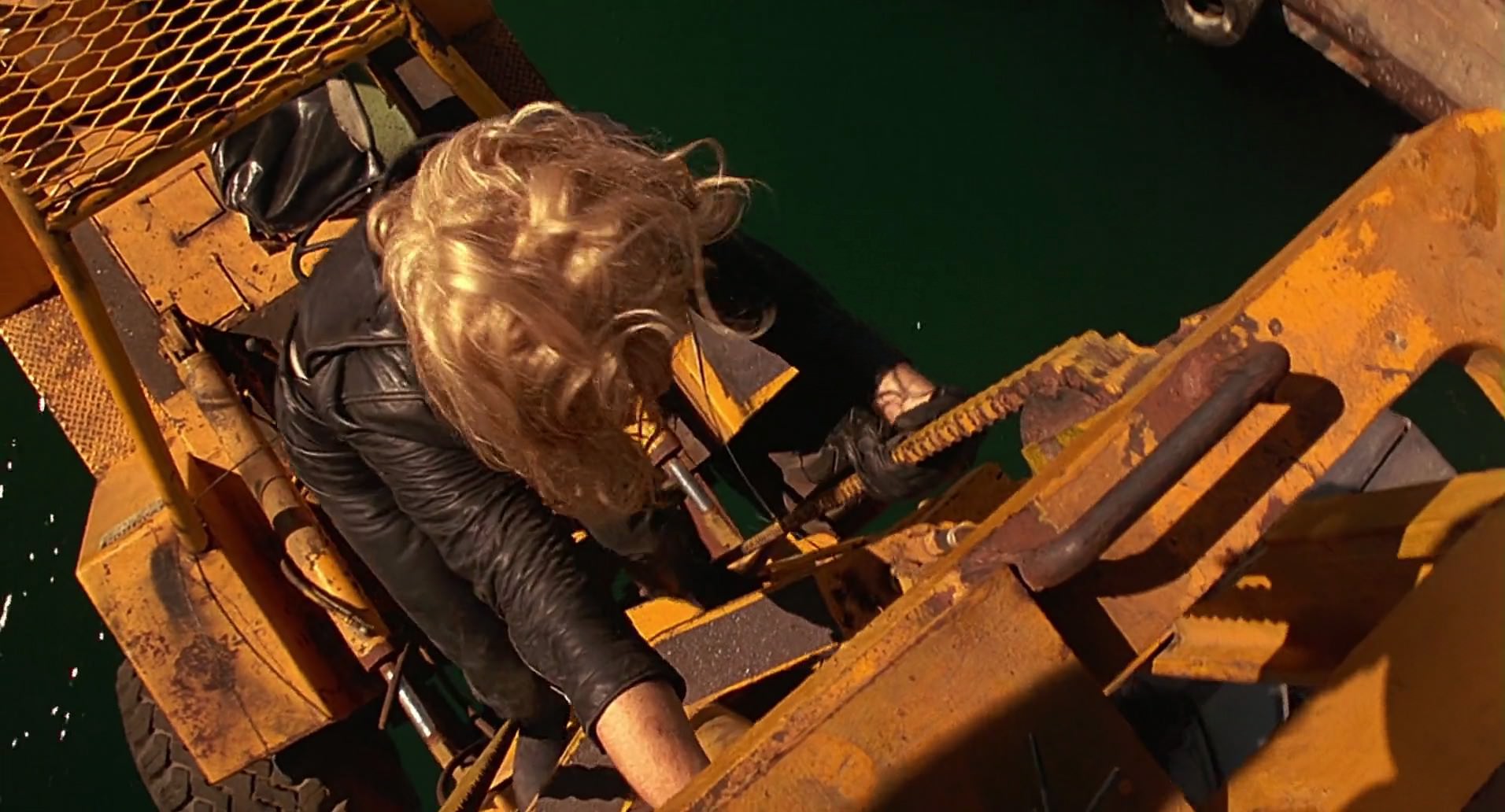Barb Wire (1996) HD screenshot 10634