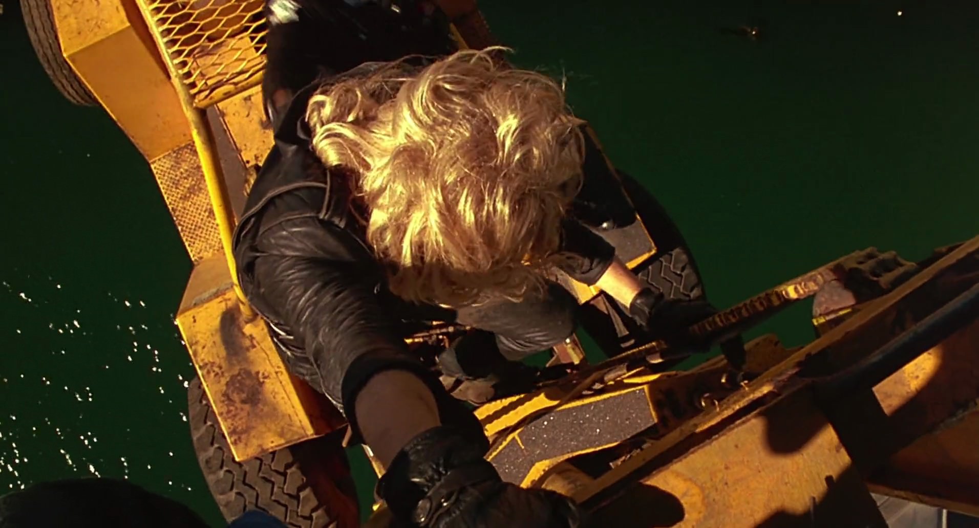 Barb Wire (1996) screencap 10641