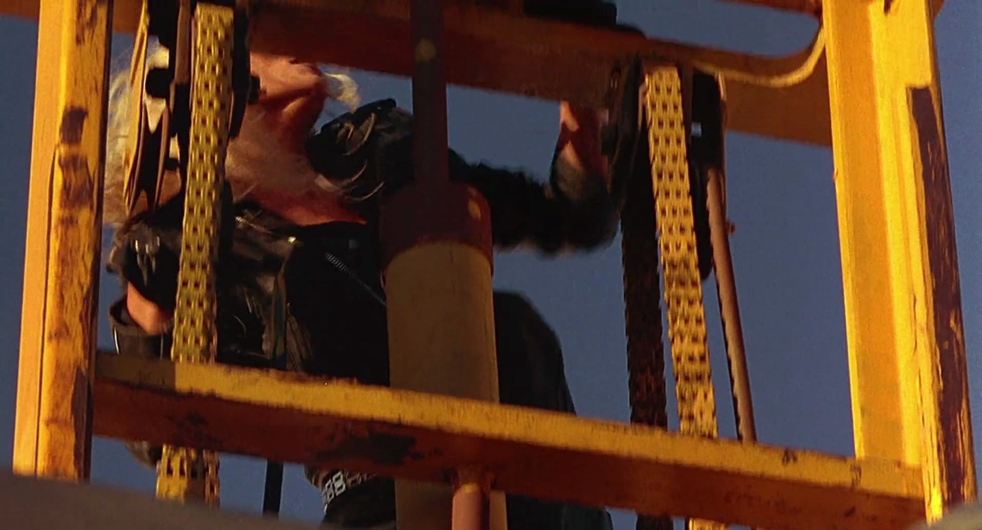 Barb Wire (1996) screencap 10644