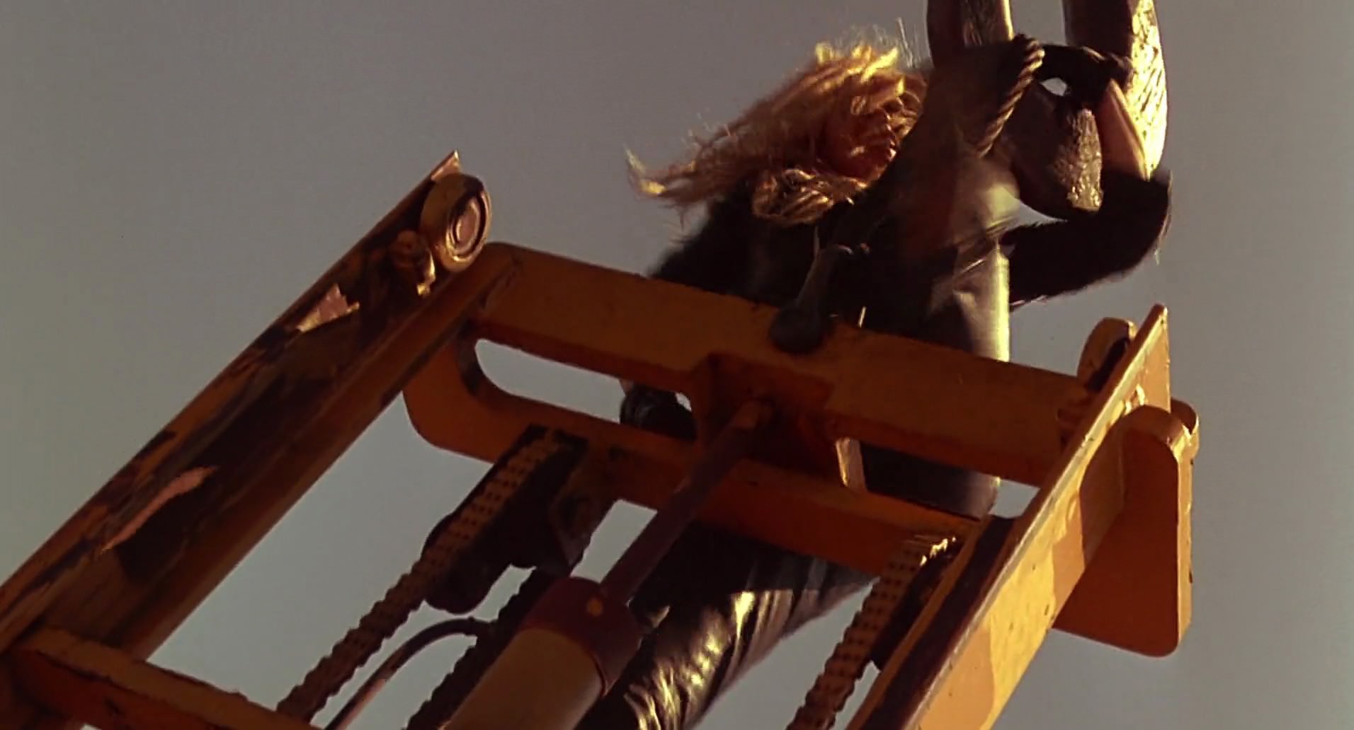 Barb Wire (1996) screencap 10653