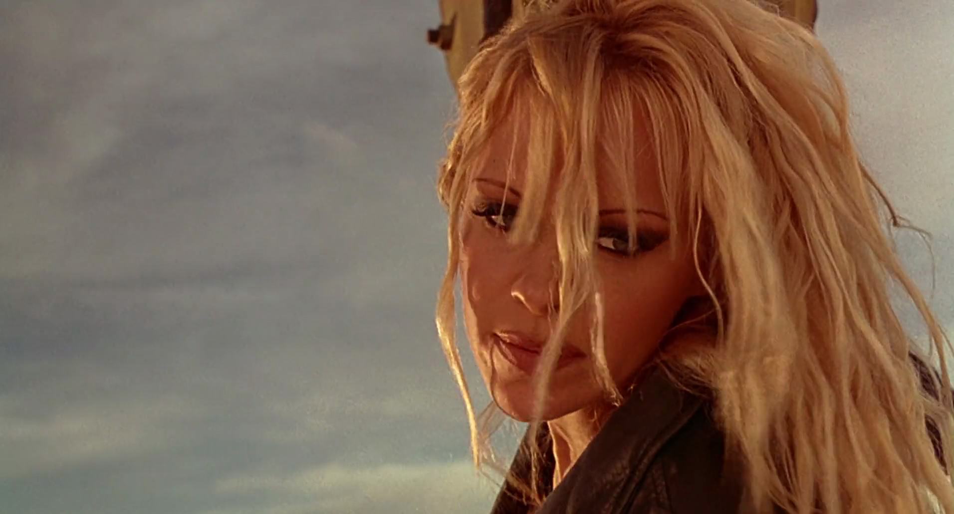 Barb Wire (1996) screencap 10668