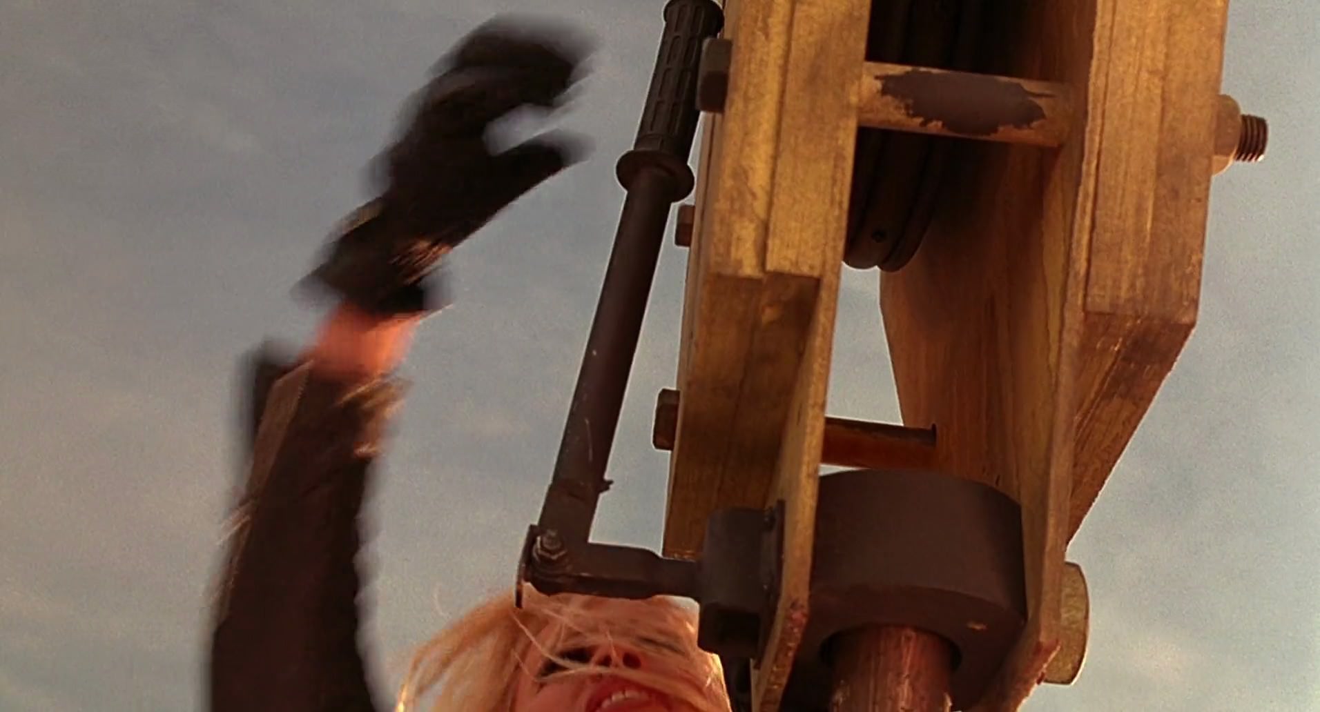 Barb Wire (1996) screencap 10671