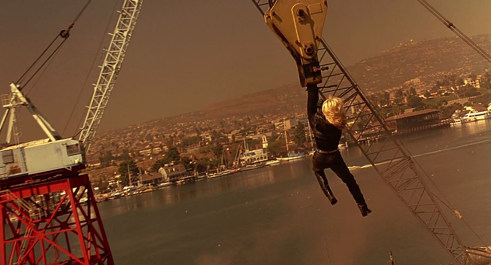 Barb Wire (1996) screencap 10695
