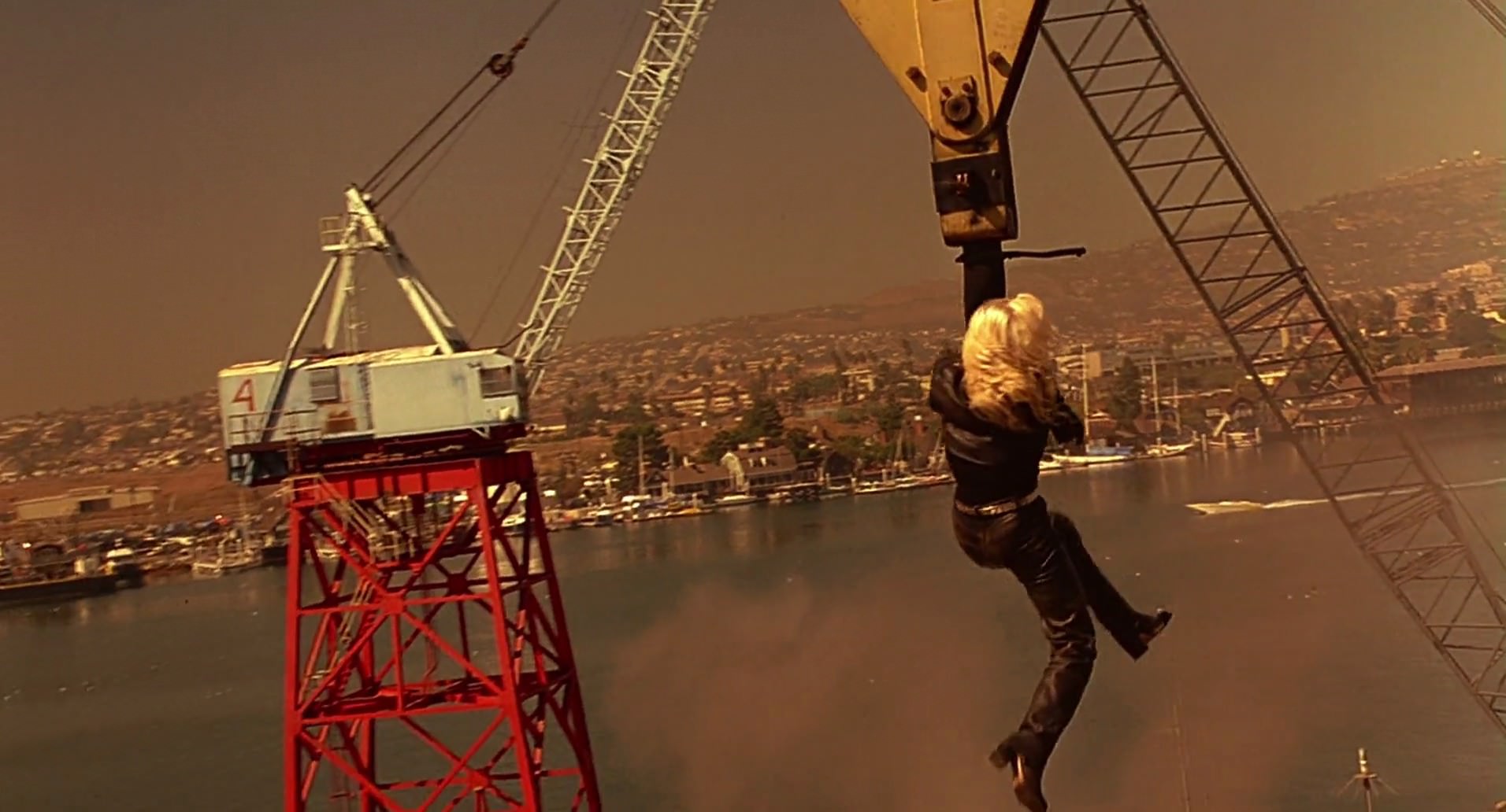 Barb Wire (1996) HD screenshot 10697