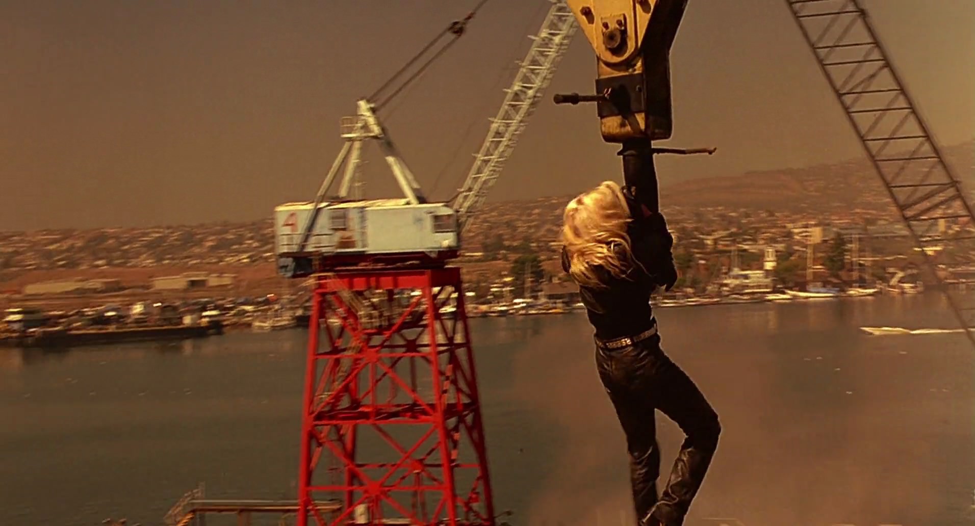 Barb Wire (1996) screencap 10698