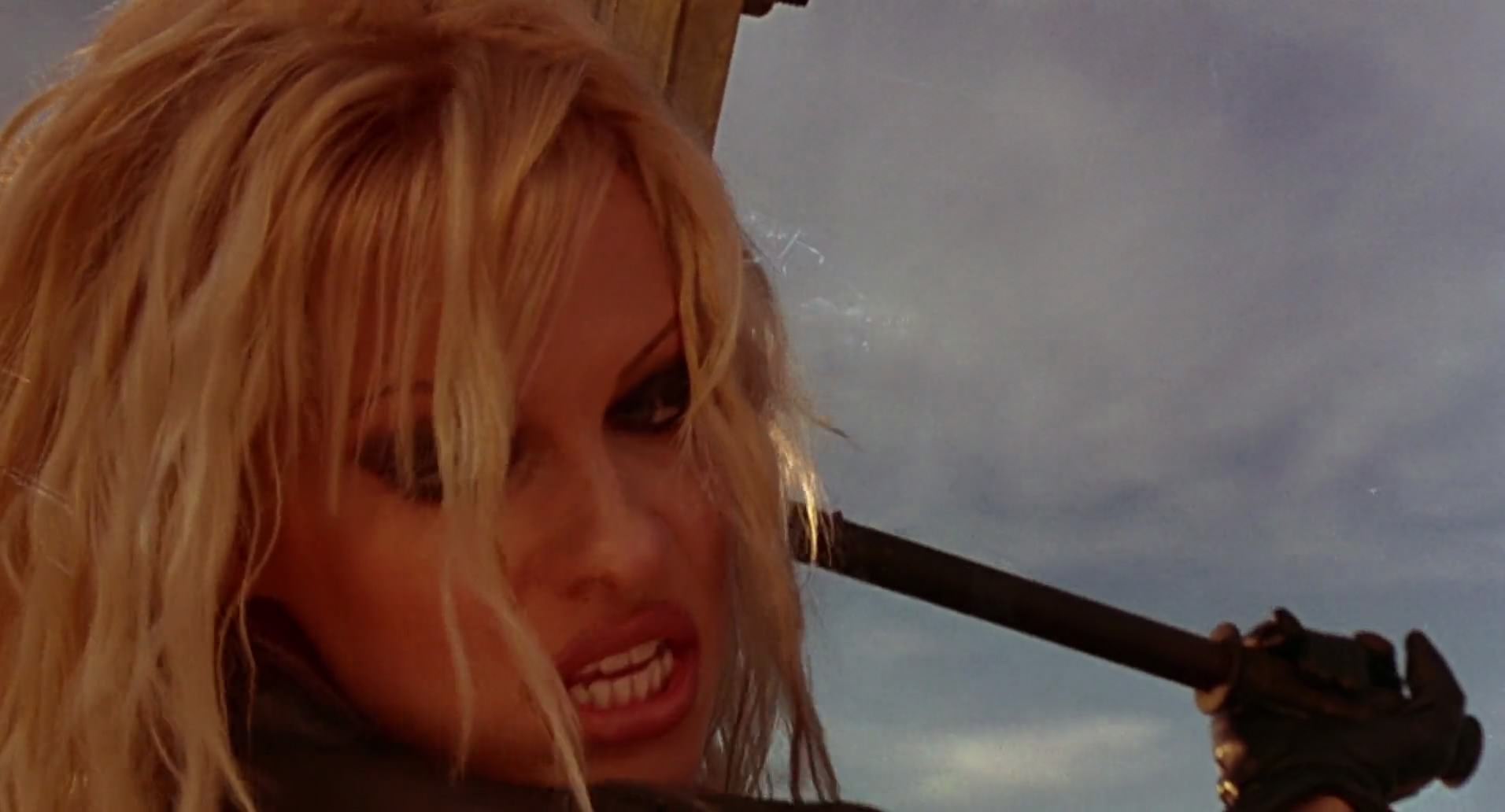 Barb Wire (1996) screencap 10710