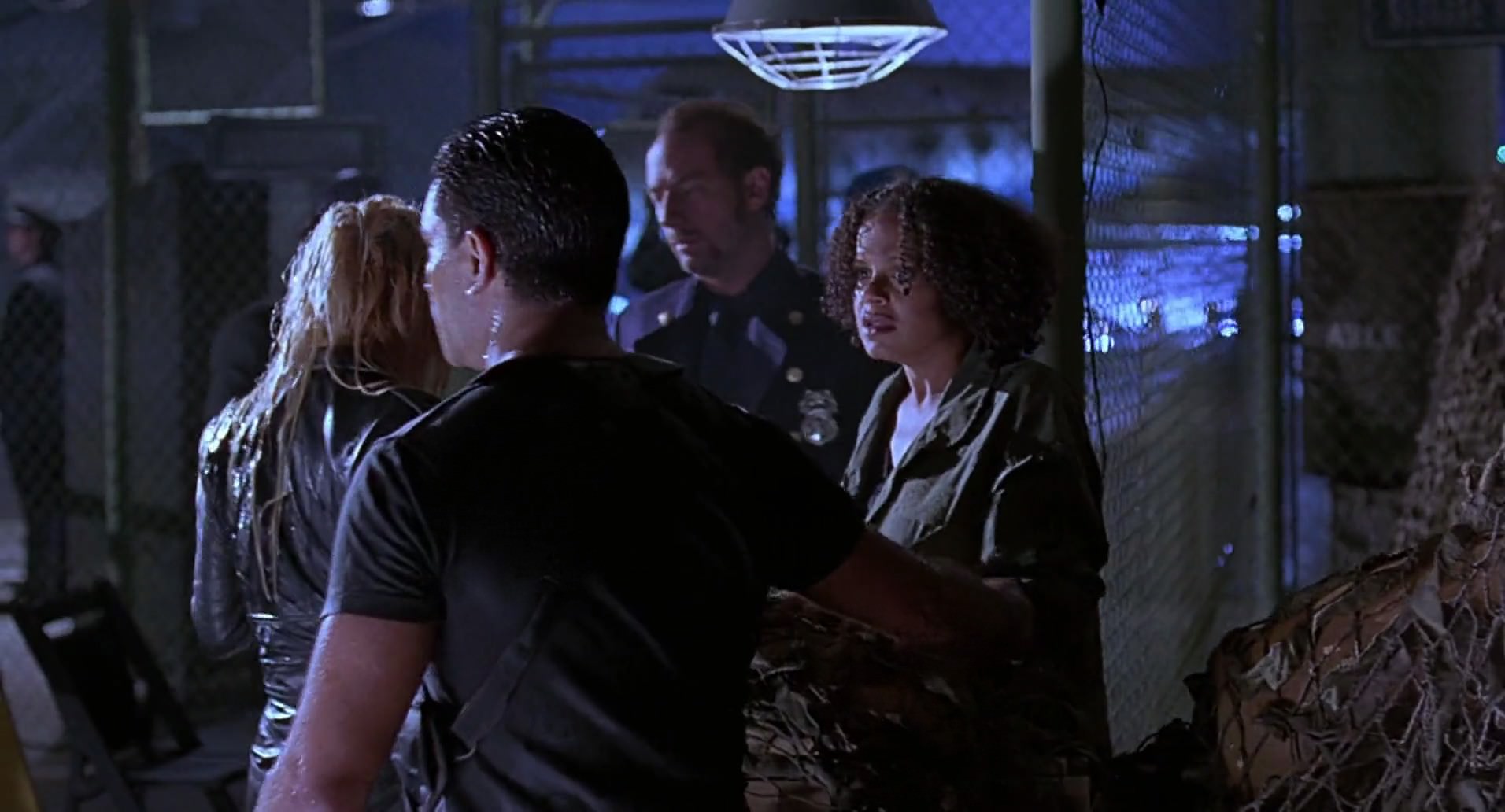 Barb Wire (1996) screencap 10818